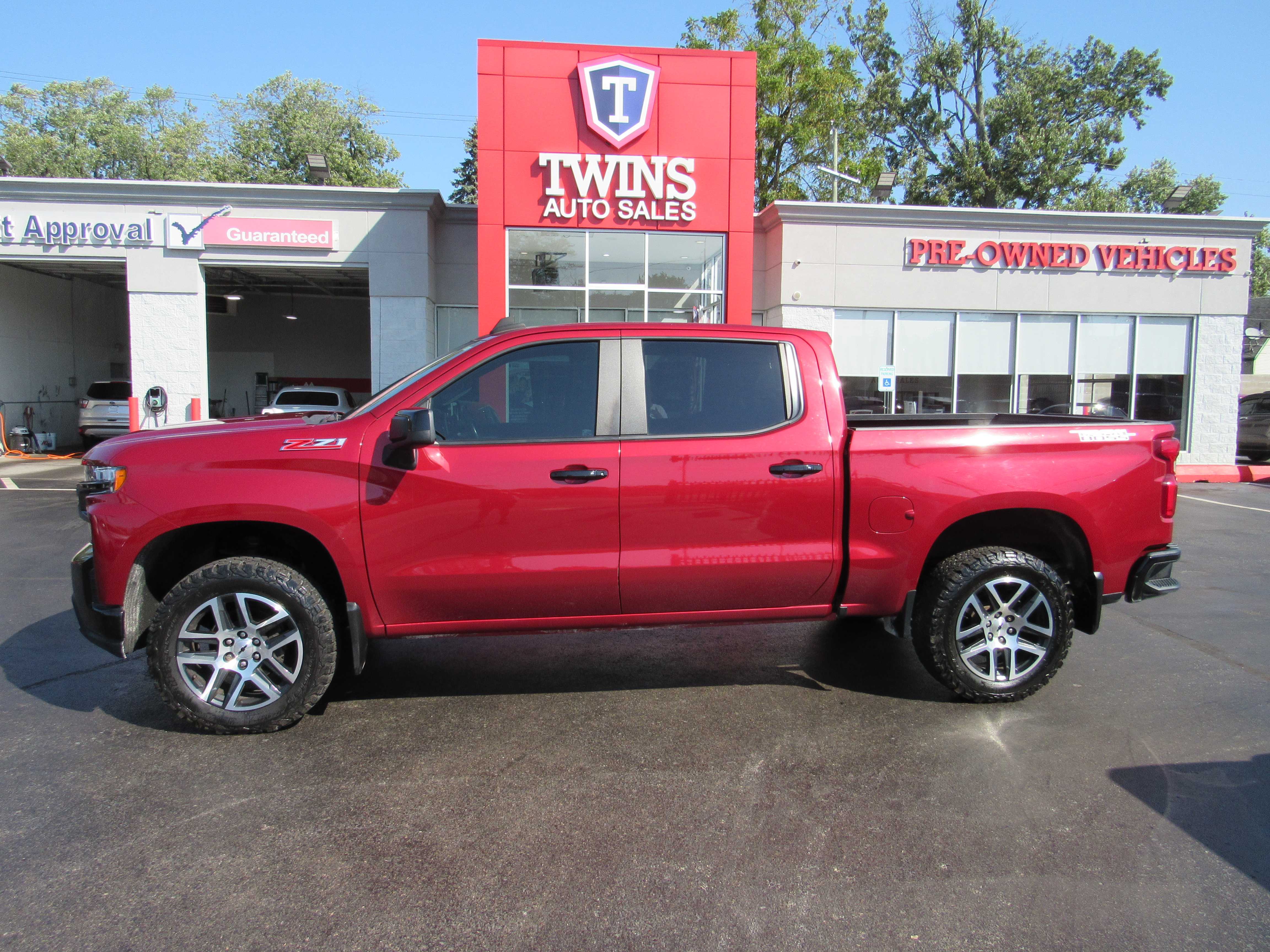 RED, 2019 CHEVROLET SILVERADO 1500 CREW CAB Thumnail Image 1