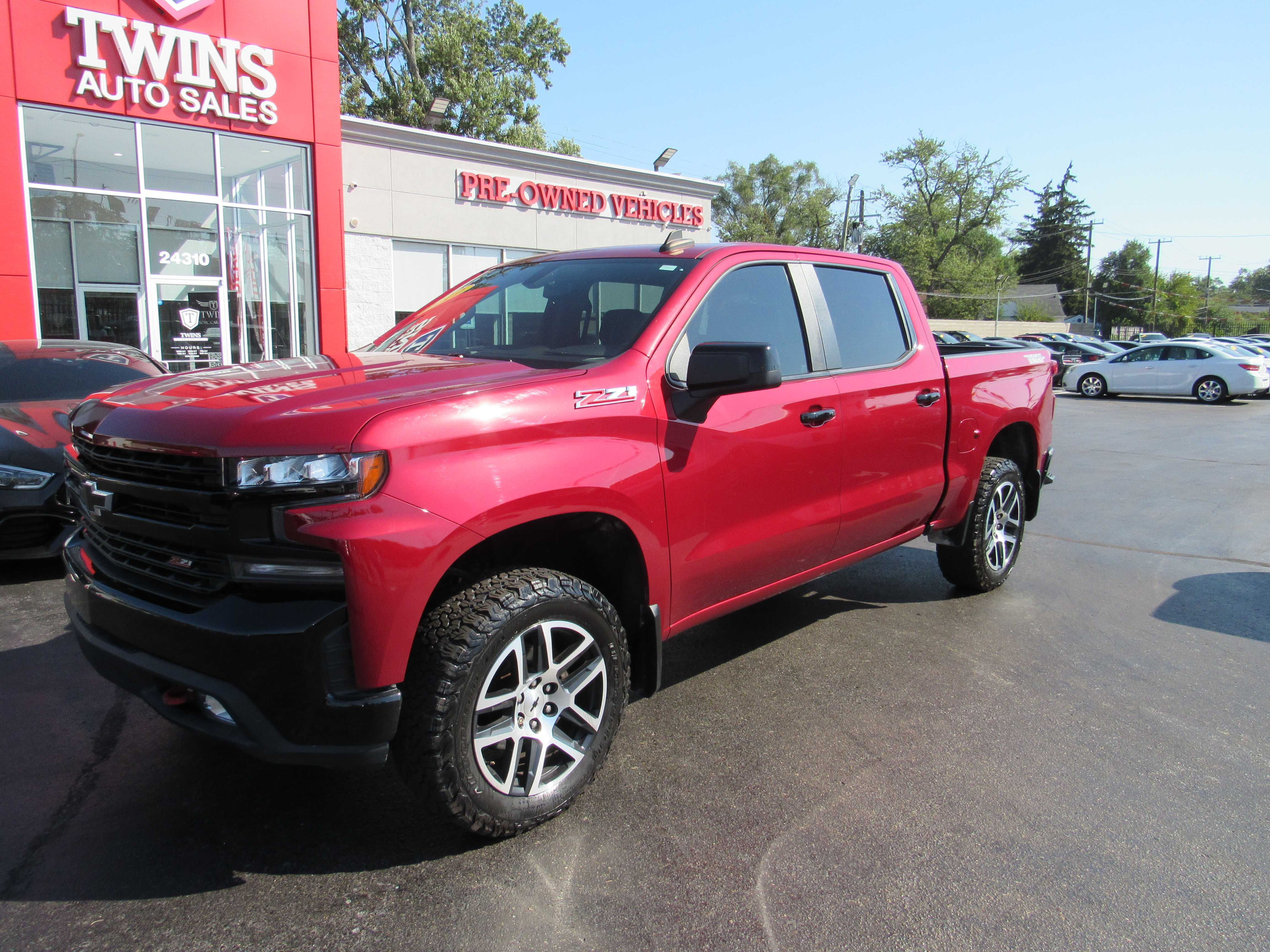 RED, 2019 CHEVROLET SILVERADO 1500 CREW CAB Thumnail Image 2