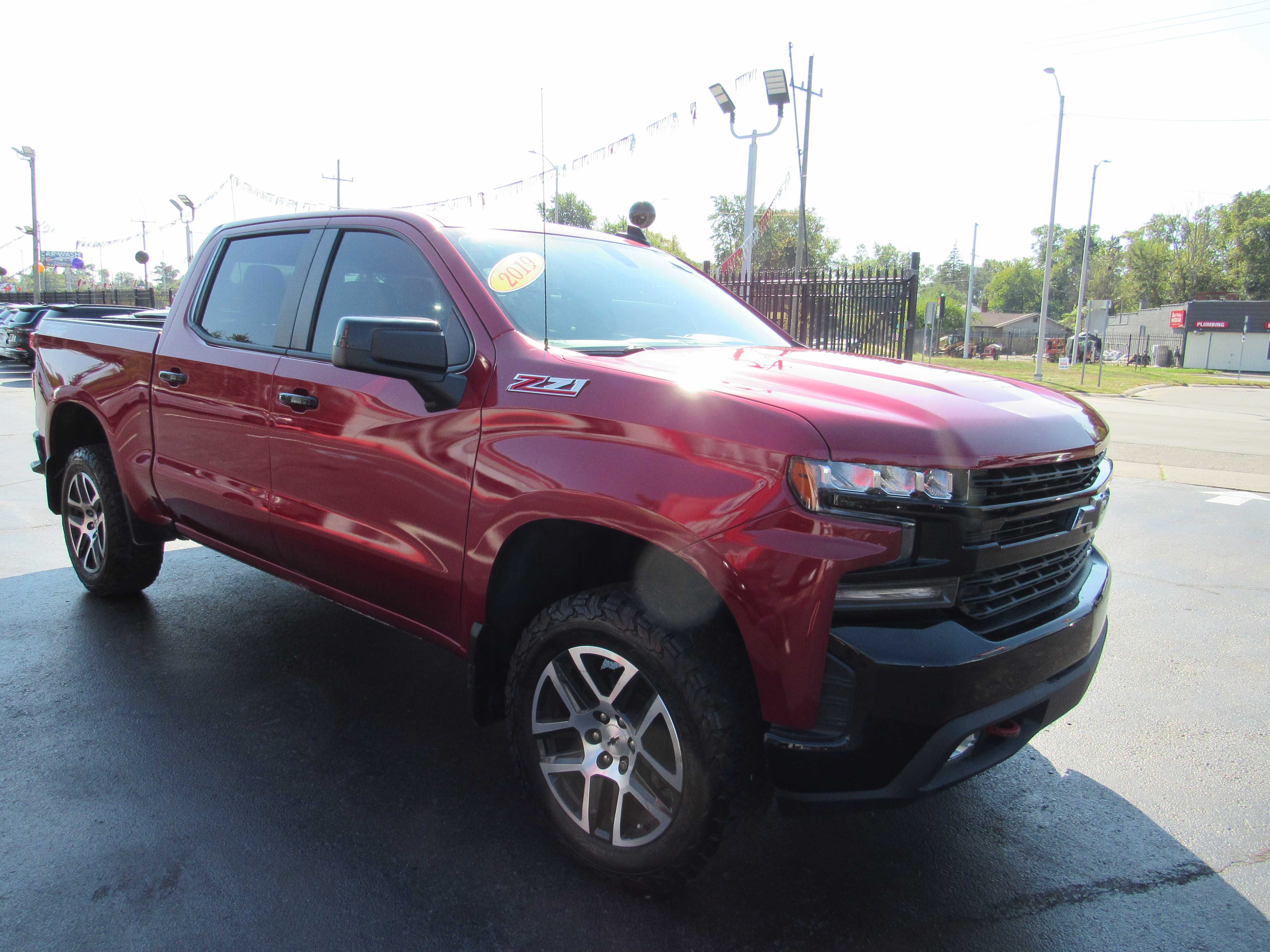RED, 2019 CHEVROLET SILVERADO 1500 CREW CAB Thumnail Image 4