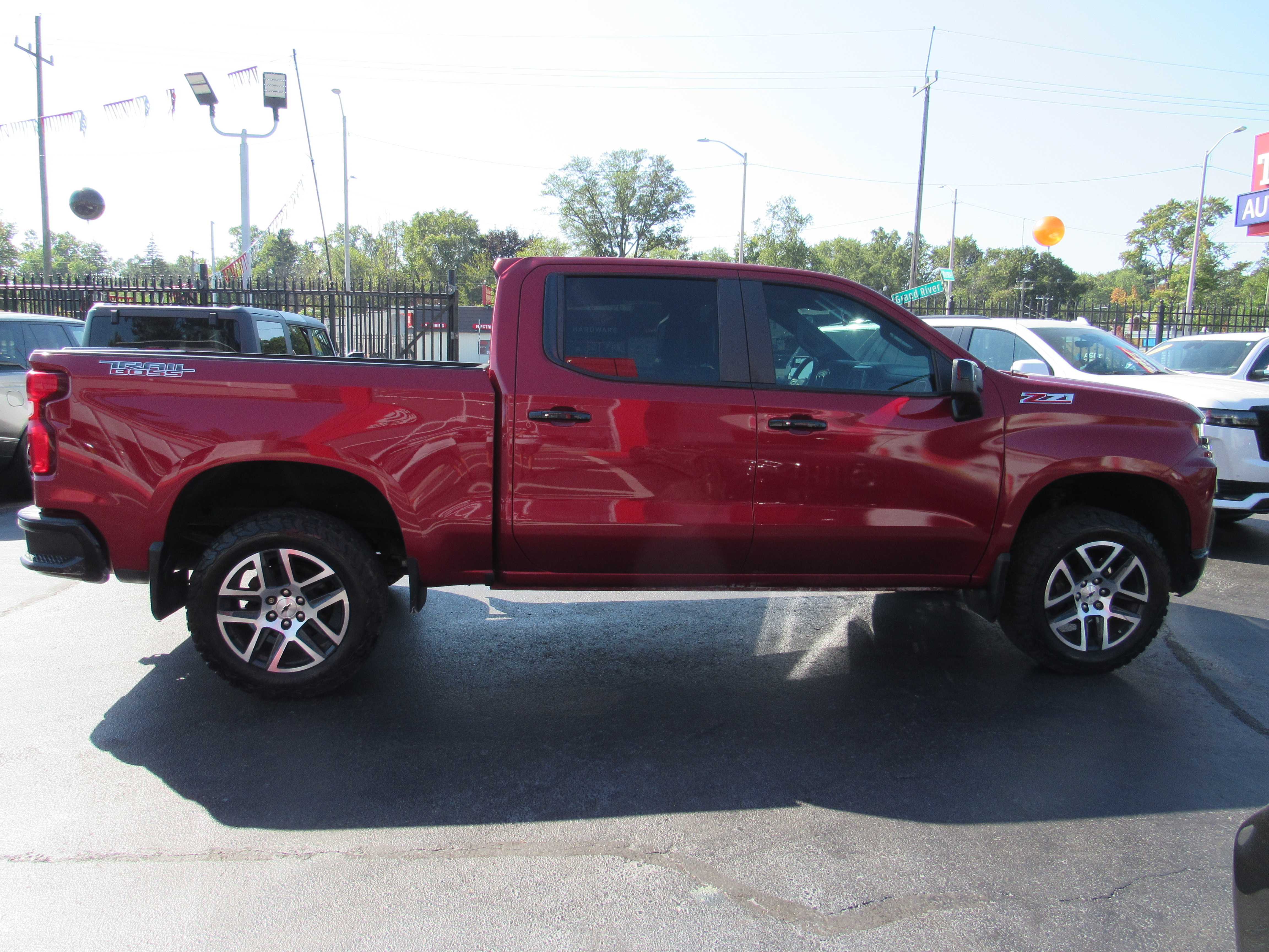 RED, 2019 CHEVROLET SILVERADO 1500 CREW CAB Thumnail Image 5