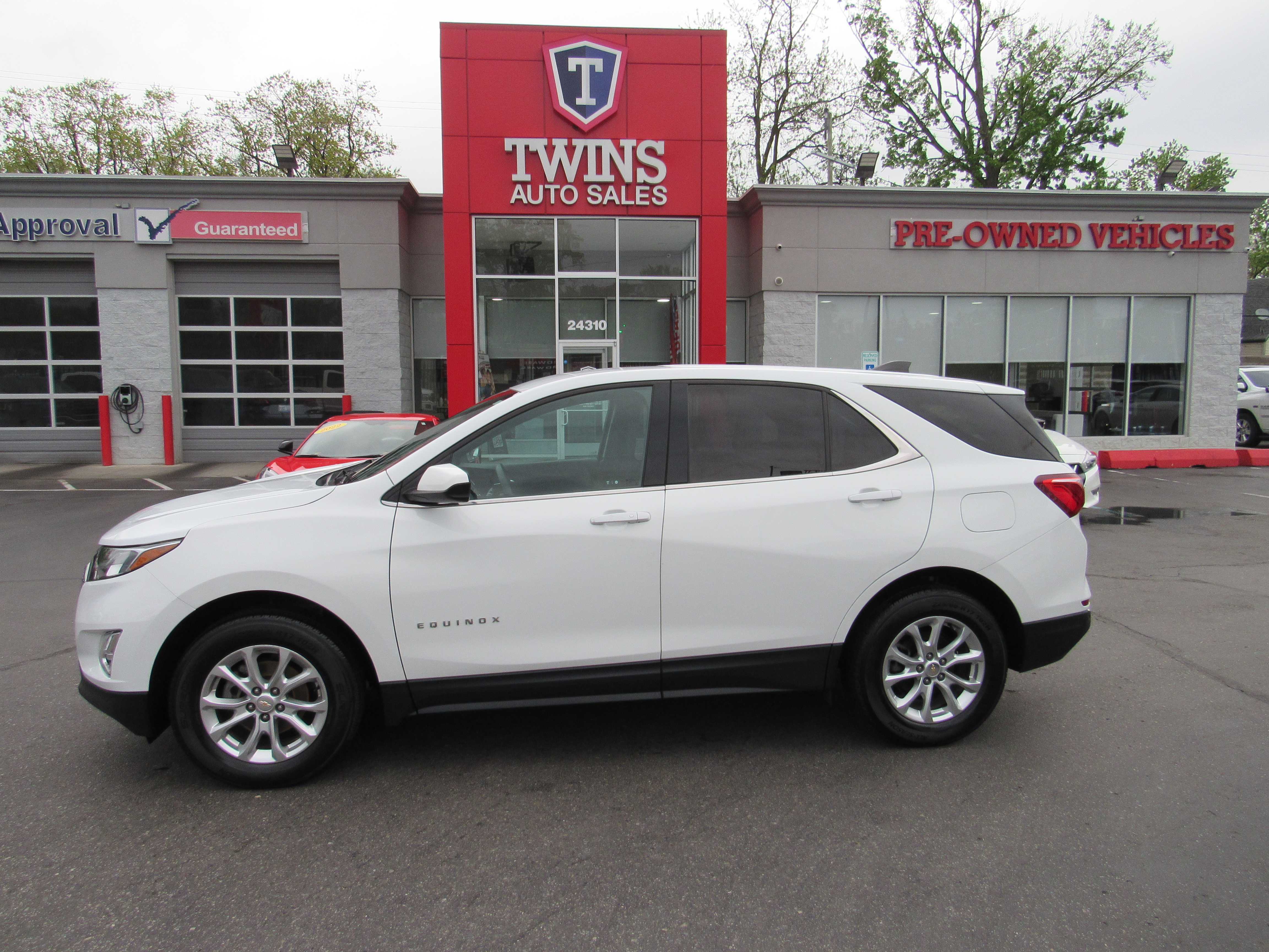 WHITE, 2020 CHEVROLET EQUINOX Thumnail Image 1
