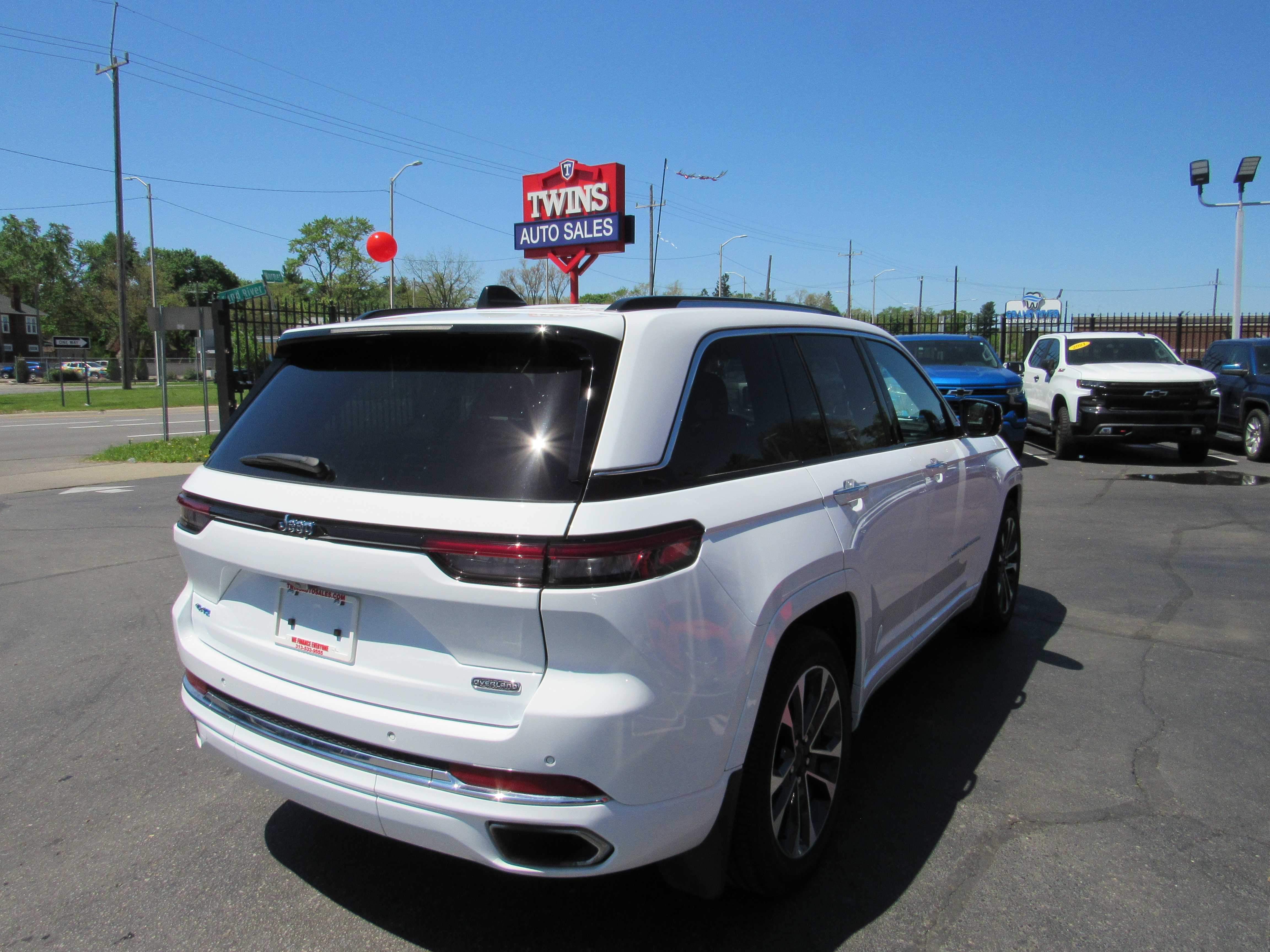 WHITE, 2023 JEEP GRAND CHEROKEE 4XE Thumnail Image 4