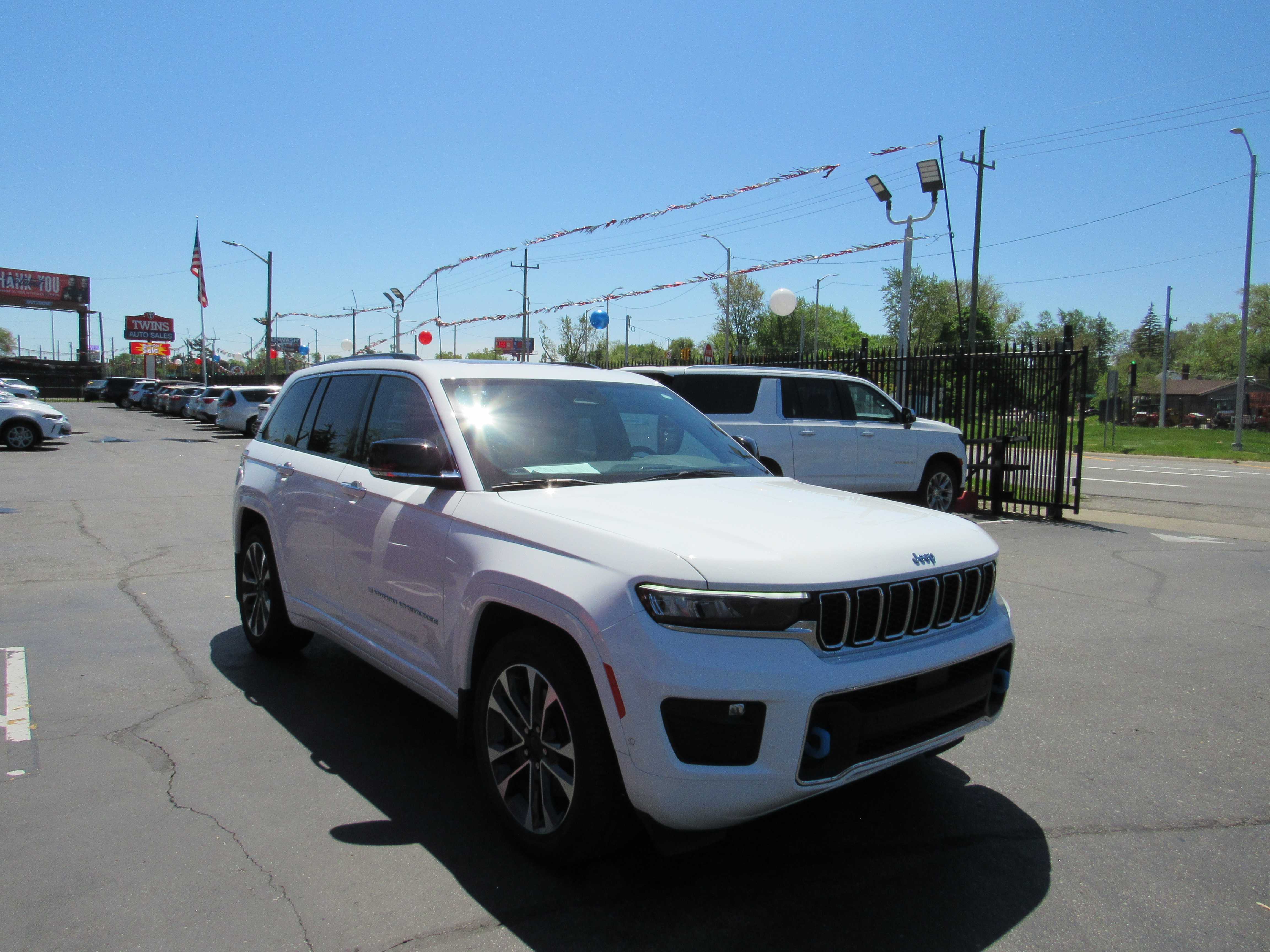 WHITE, 2023 JEEP GRAND CHEROKEE 4XE Thumnail Image 5