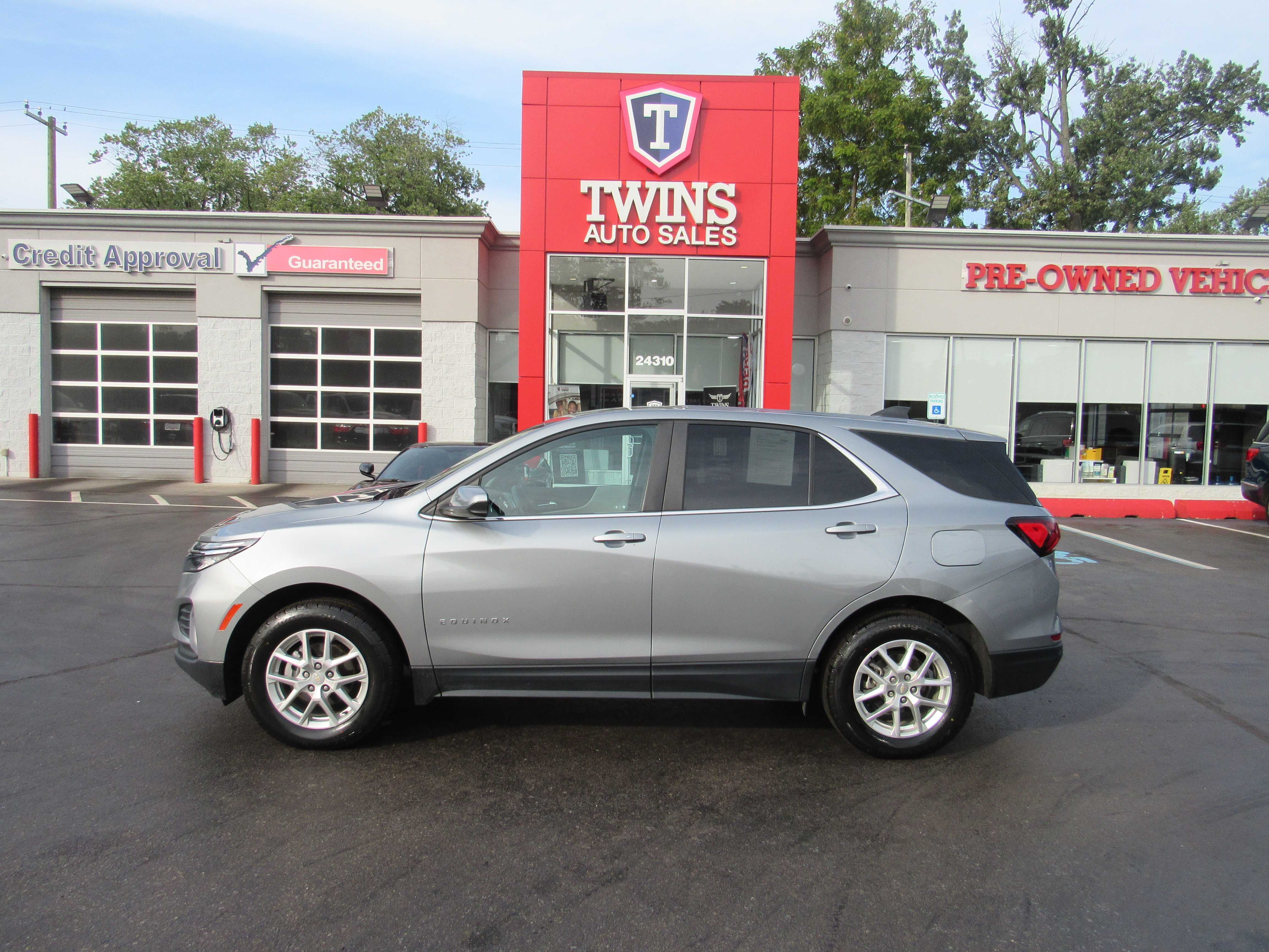 GREY, 2023 CHEVROLET EQUINOX Thumnail Image 2