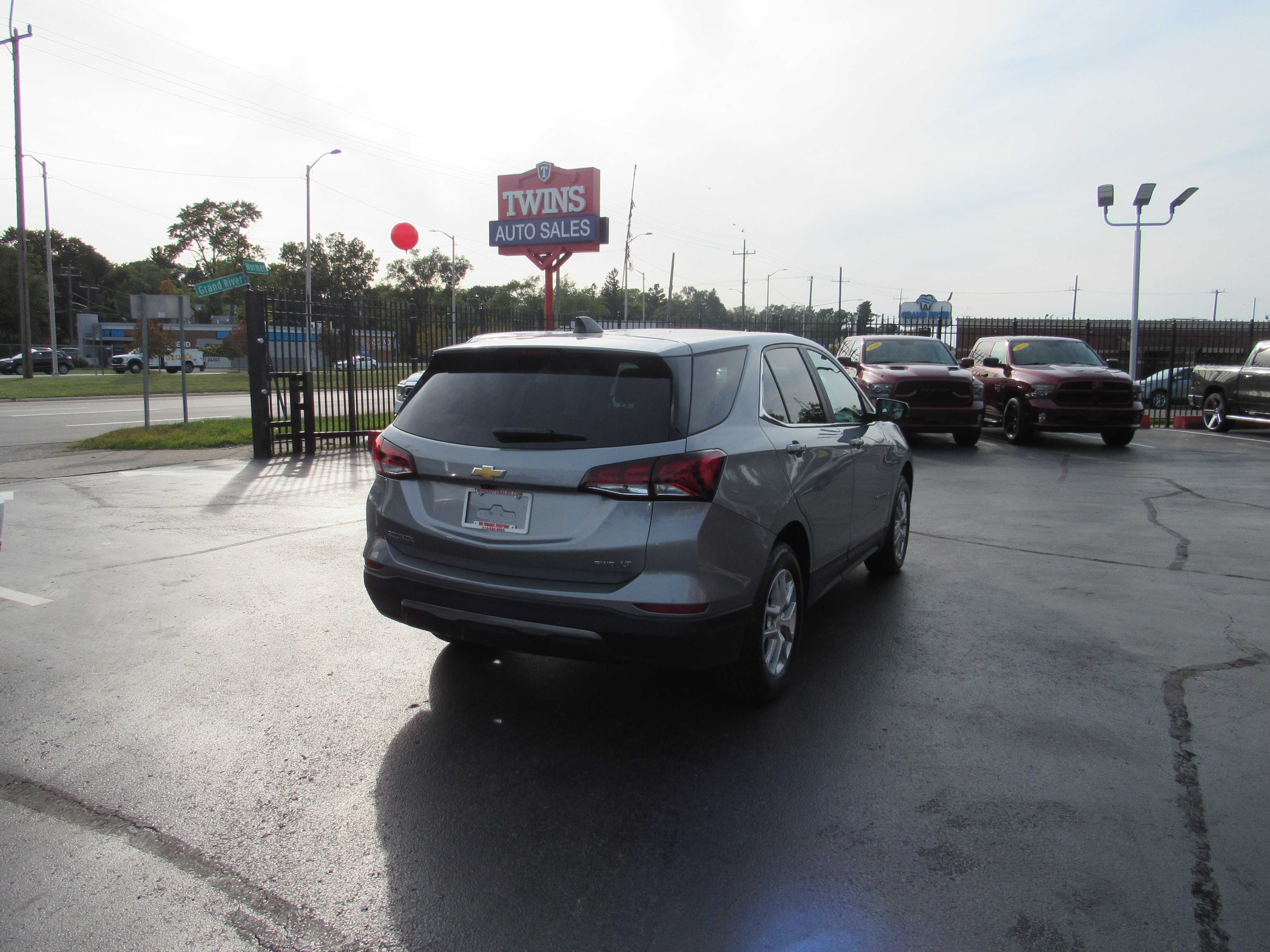 GREY, 2023 CHEVROLET EQUINOX Thumnail Image 4