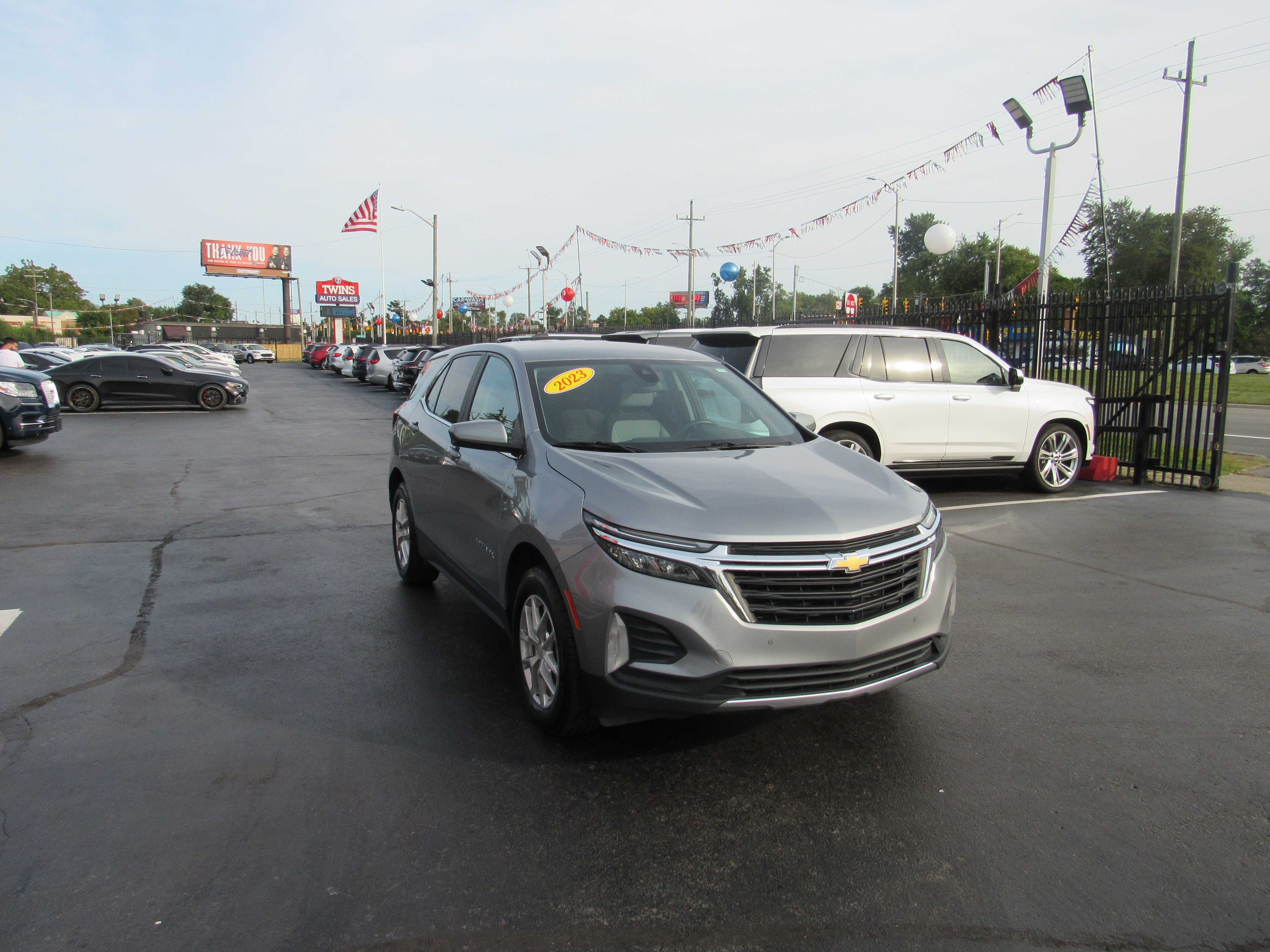 GREY, 2023 CHEVROLET EQUINOX Thumnail Image 5