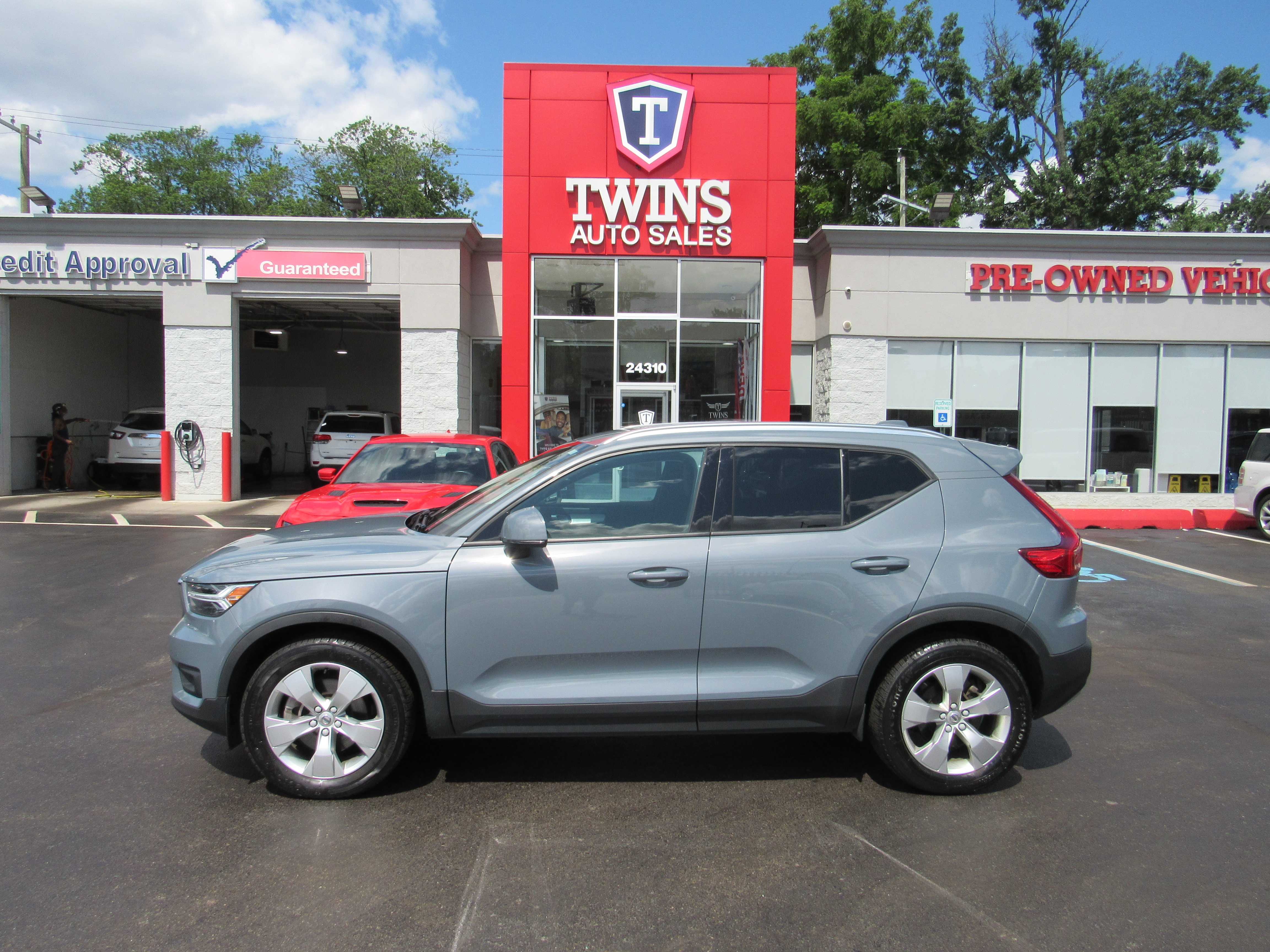 BLUE, 2021 VOLVO XC40 Thumnail Image 1