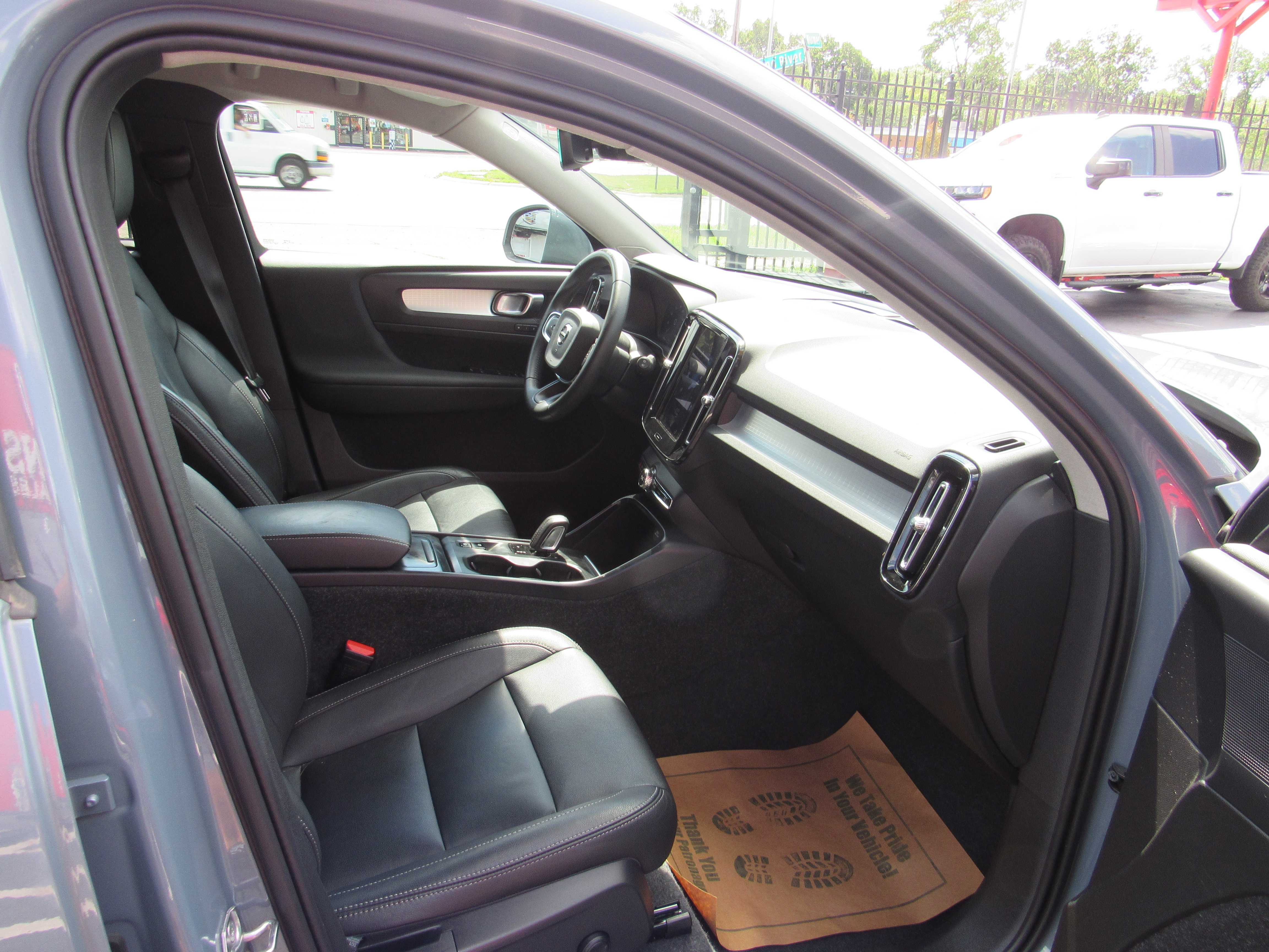 BLUE, 2021 VOLVO XC40 Thumnail Image 9