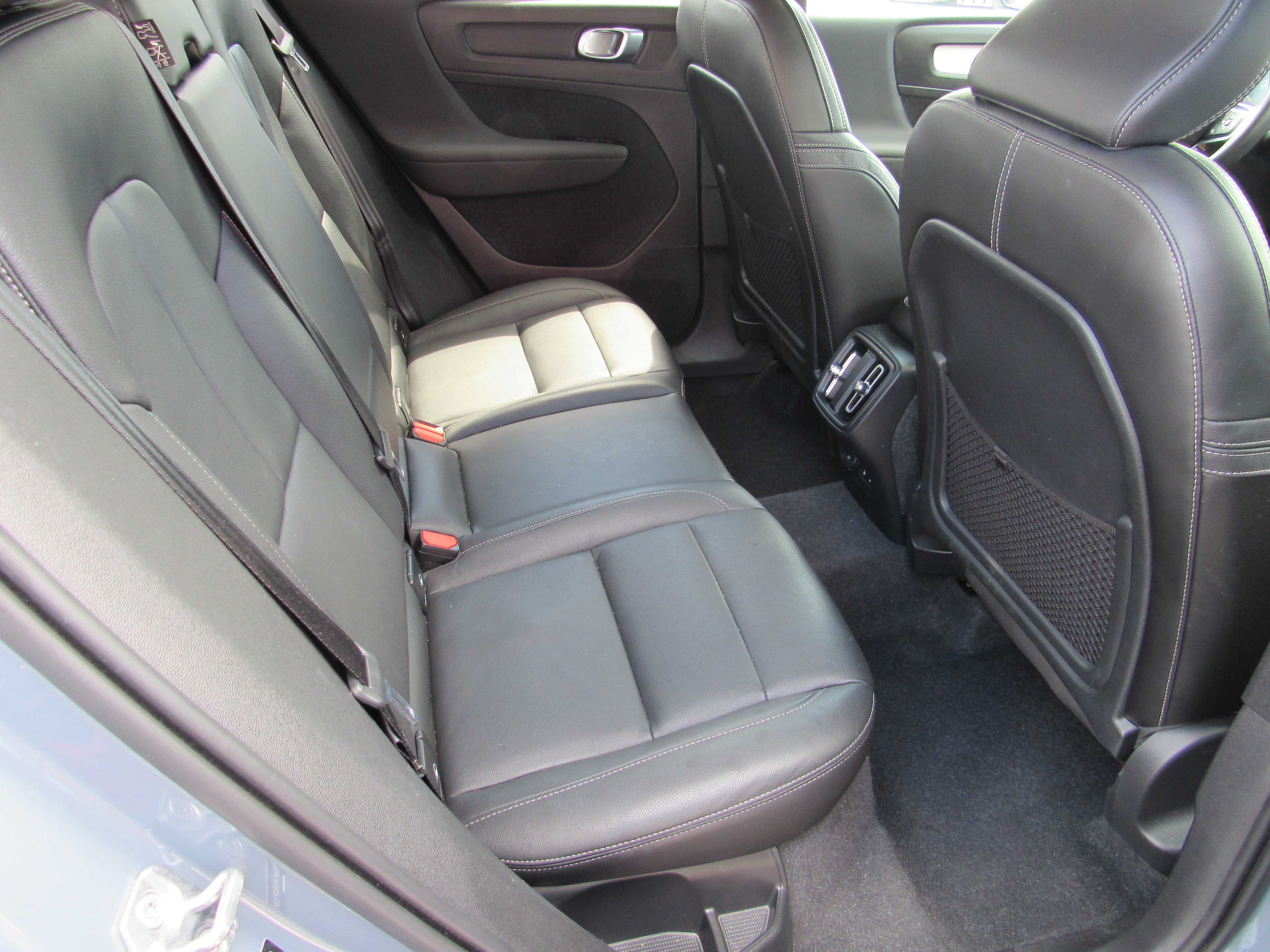 BLUE, 2021 VOLVO XC40 Thumnail Image 10