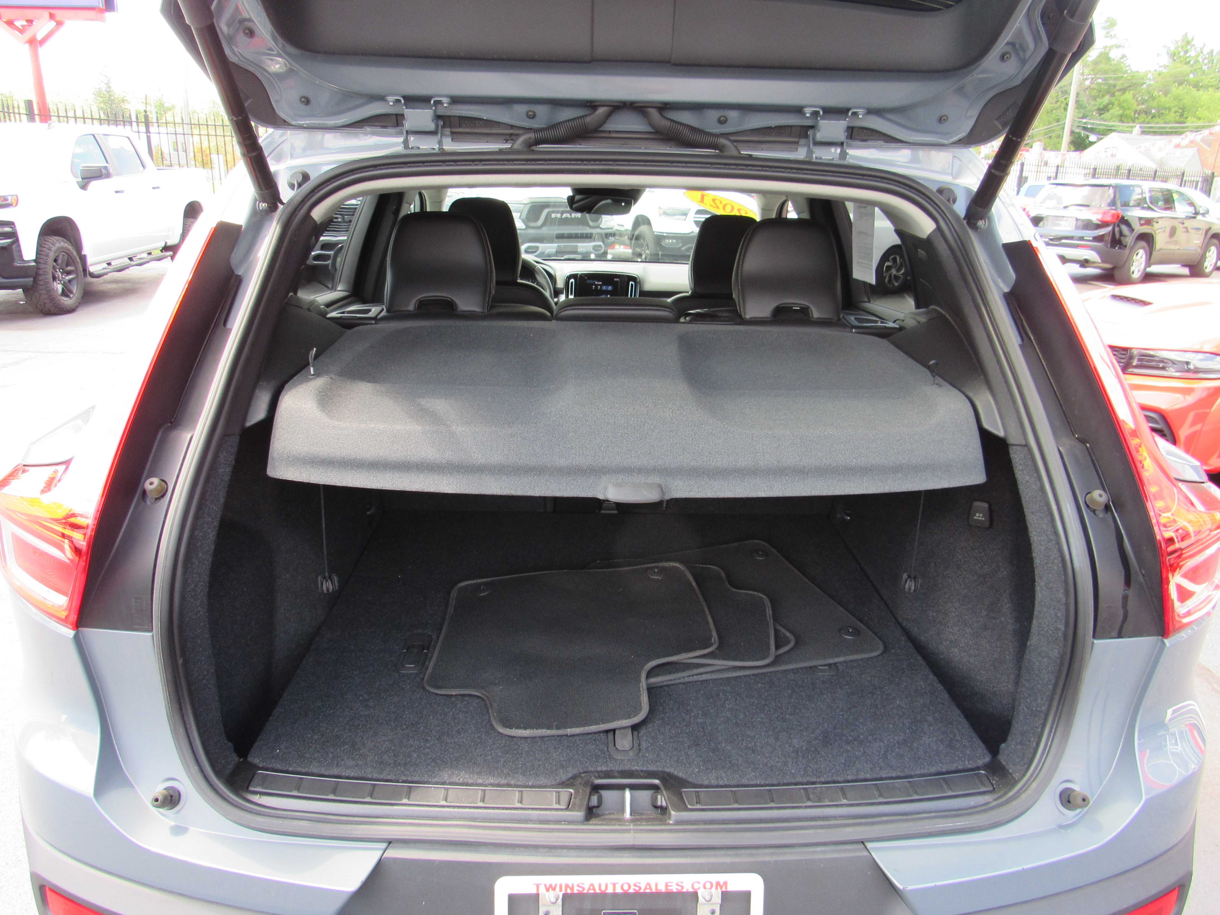 BLUE, 2021 VOLVO XC40 Thumnail Image 11