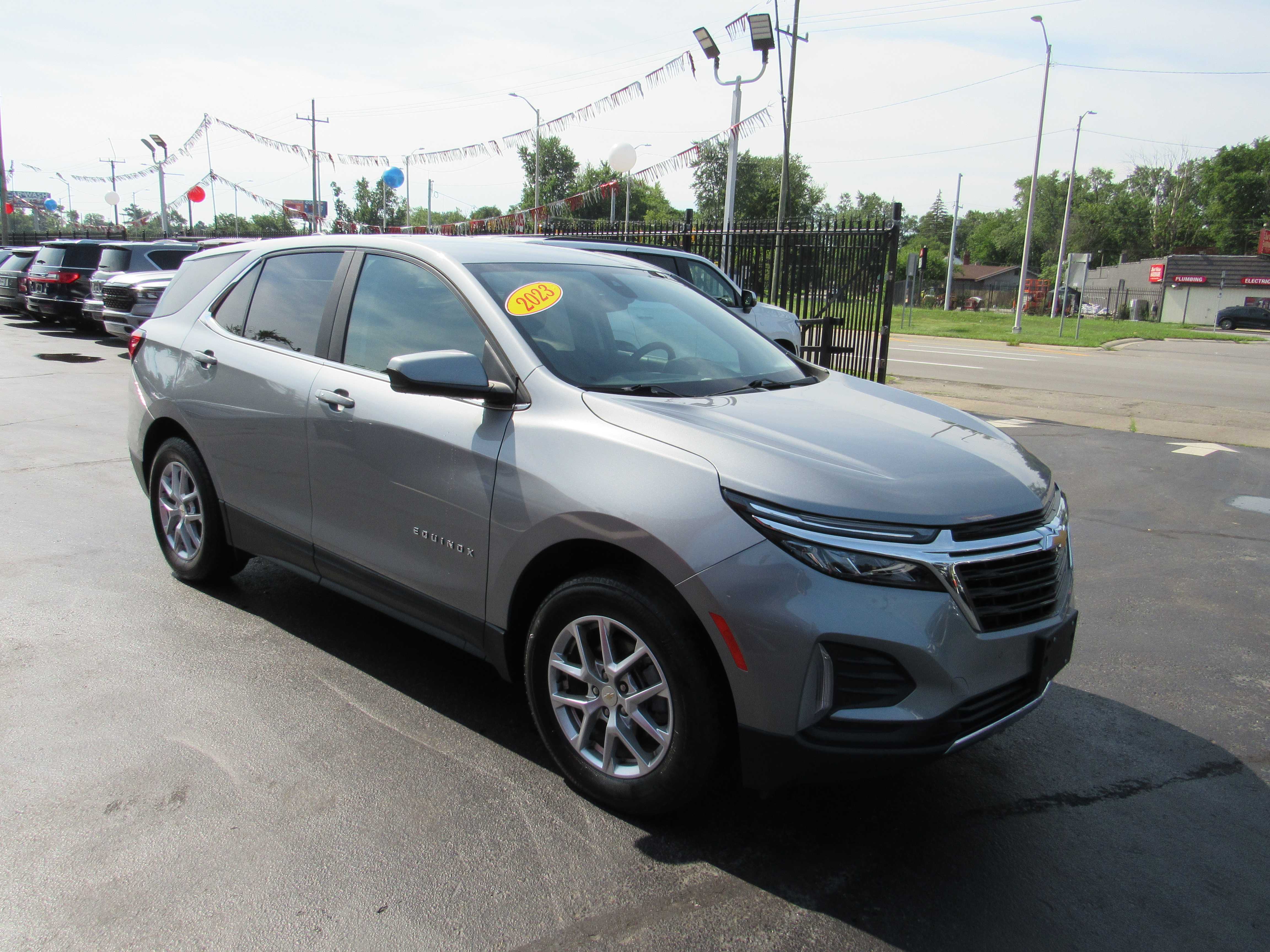 GREY, 2023 CHEVROLET EQUINOX Thumnail Image 4