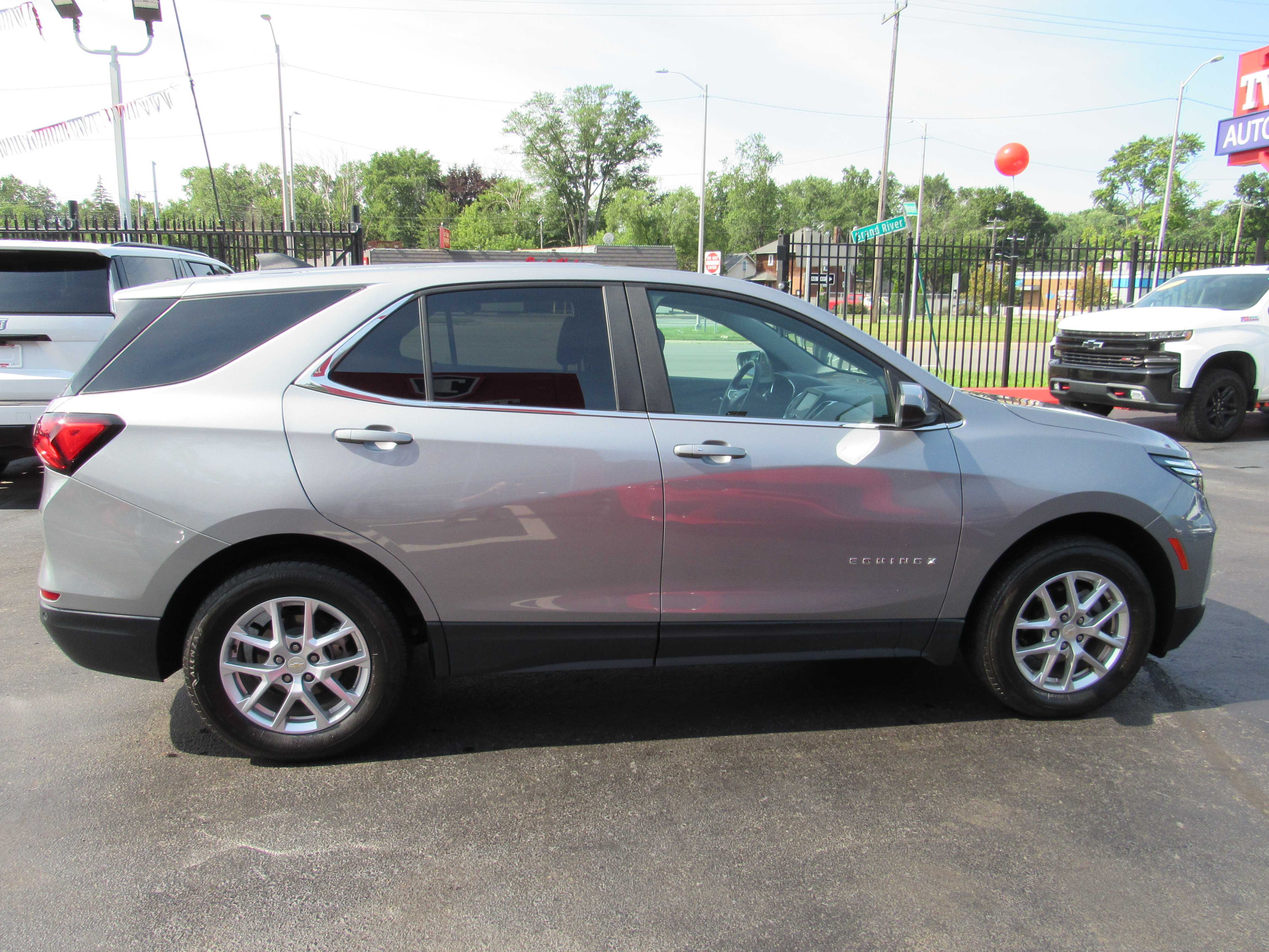 GREY, 2023 CHEVROLET EQUINOX Thumnail Image 5