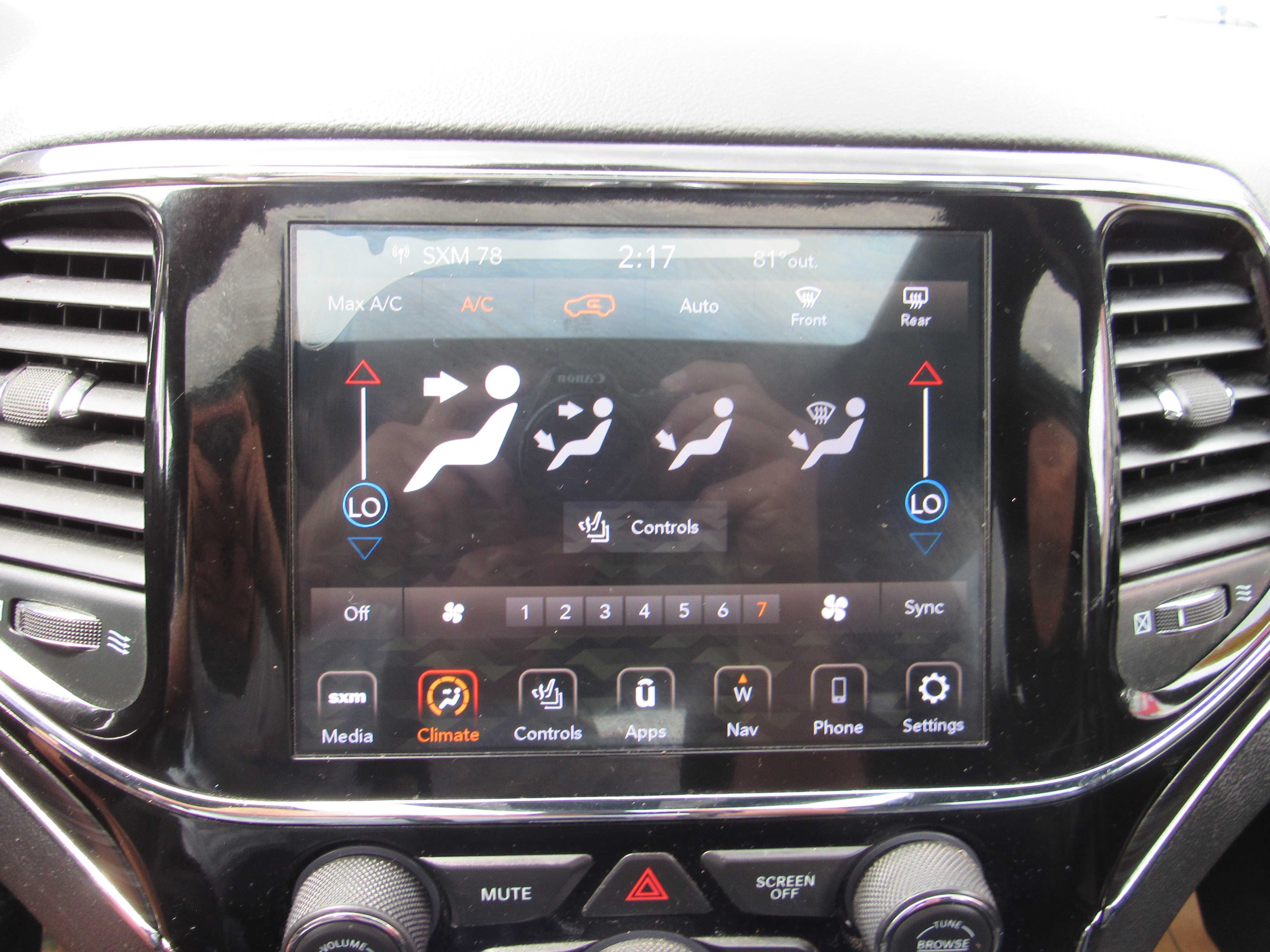 WHITE, 2020 JEEP GRAND CHEROKEE Thumnail Image 16