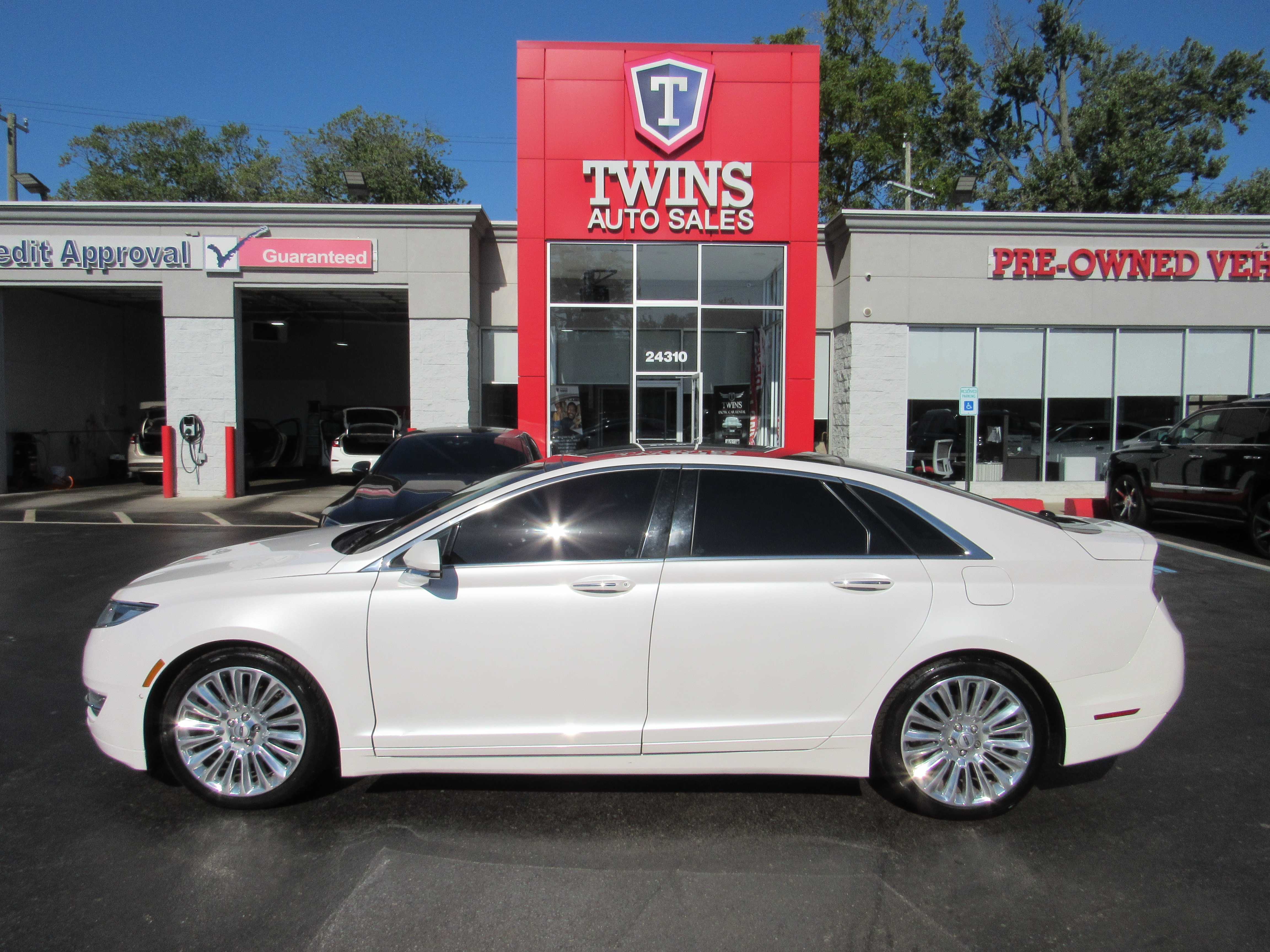 WHITE, 2016 LINCOLN MKZ Thumnail Image 1
