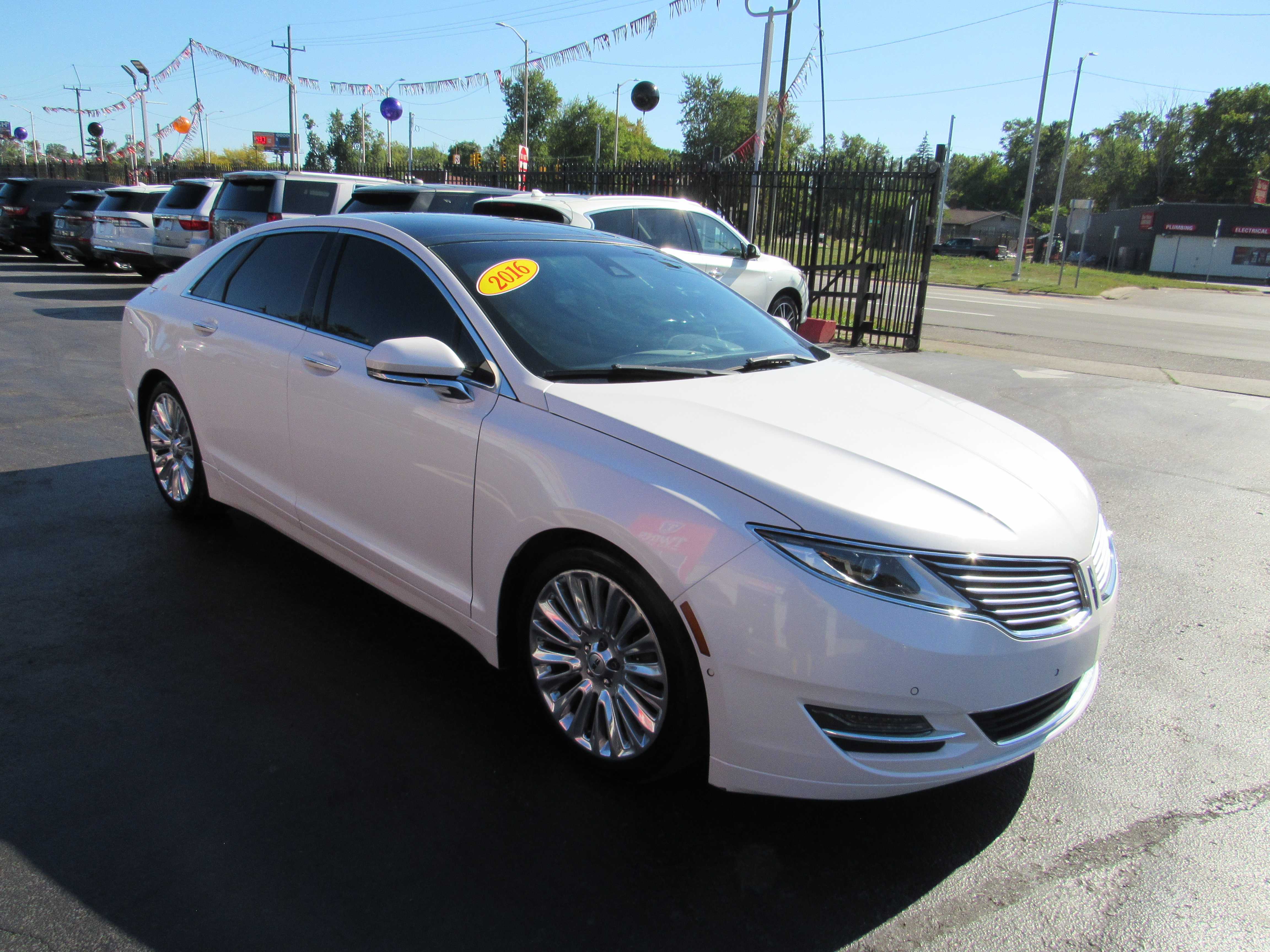WHITE, 2016 LINCOLN MKZ Thumnail Image 4
