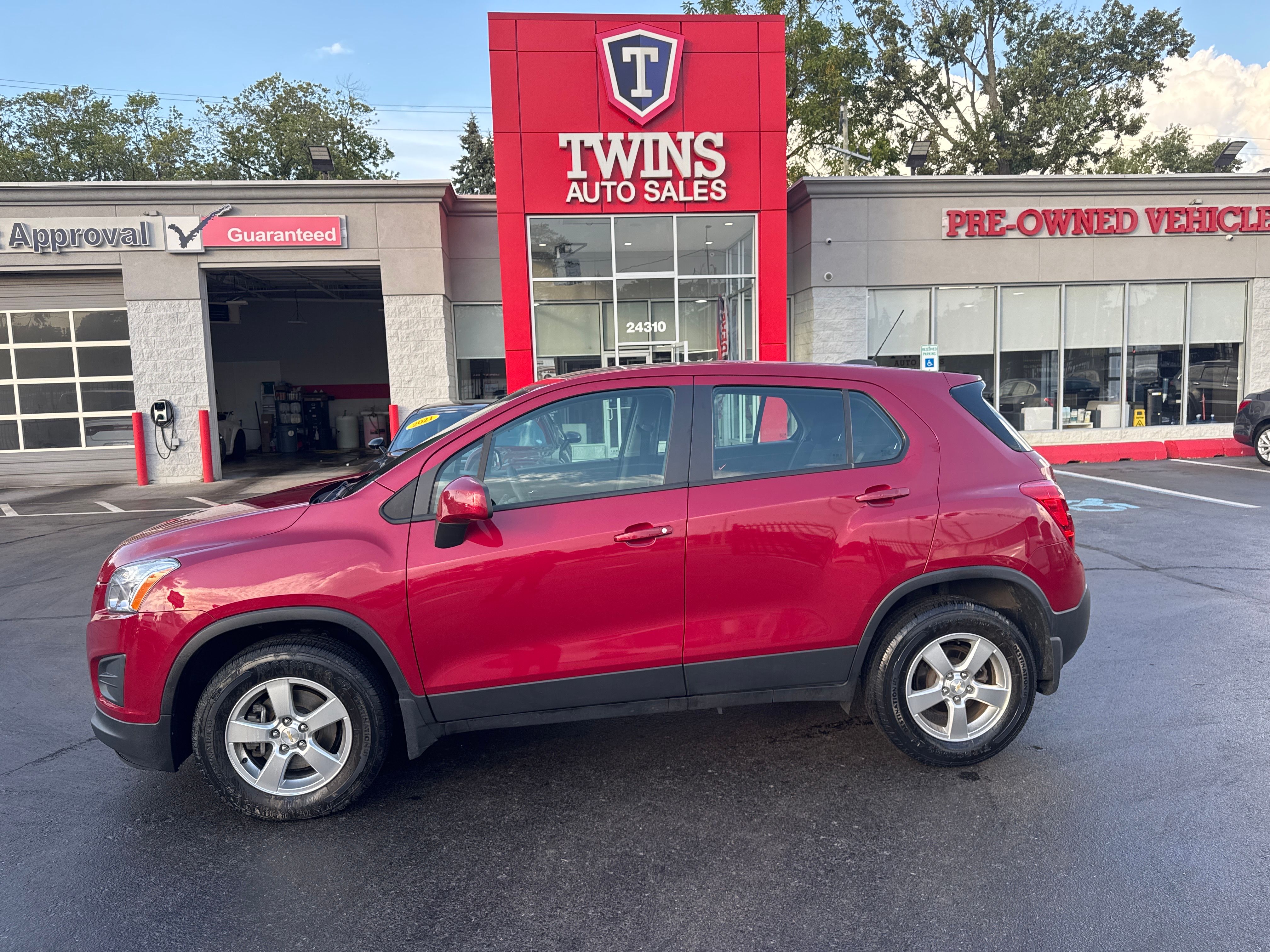 RED, 2015 CHEVROLET TRAX Image 