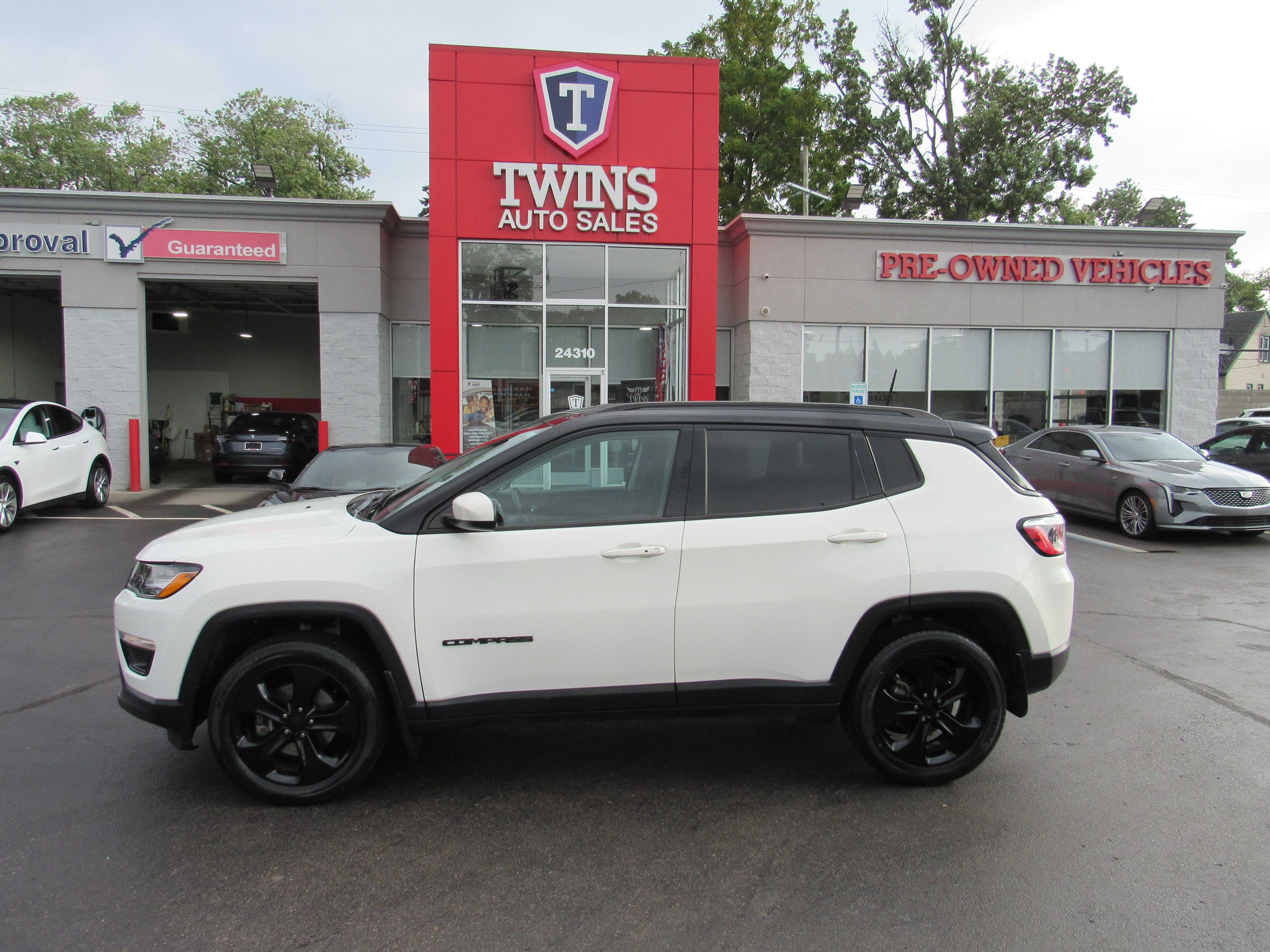 WHITE, 2018 JEEP COMPASS Image 