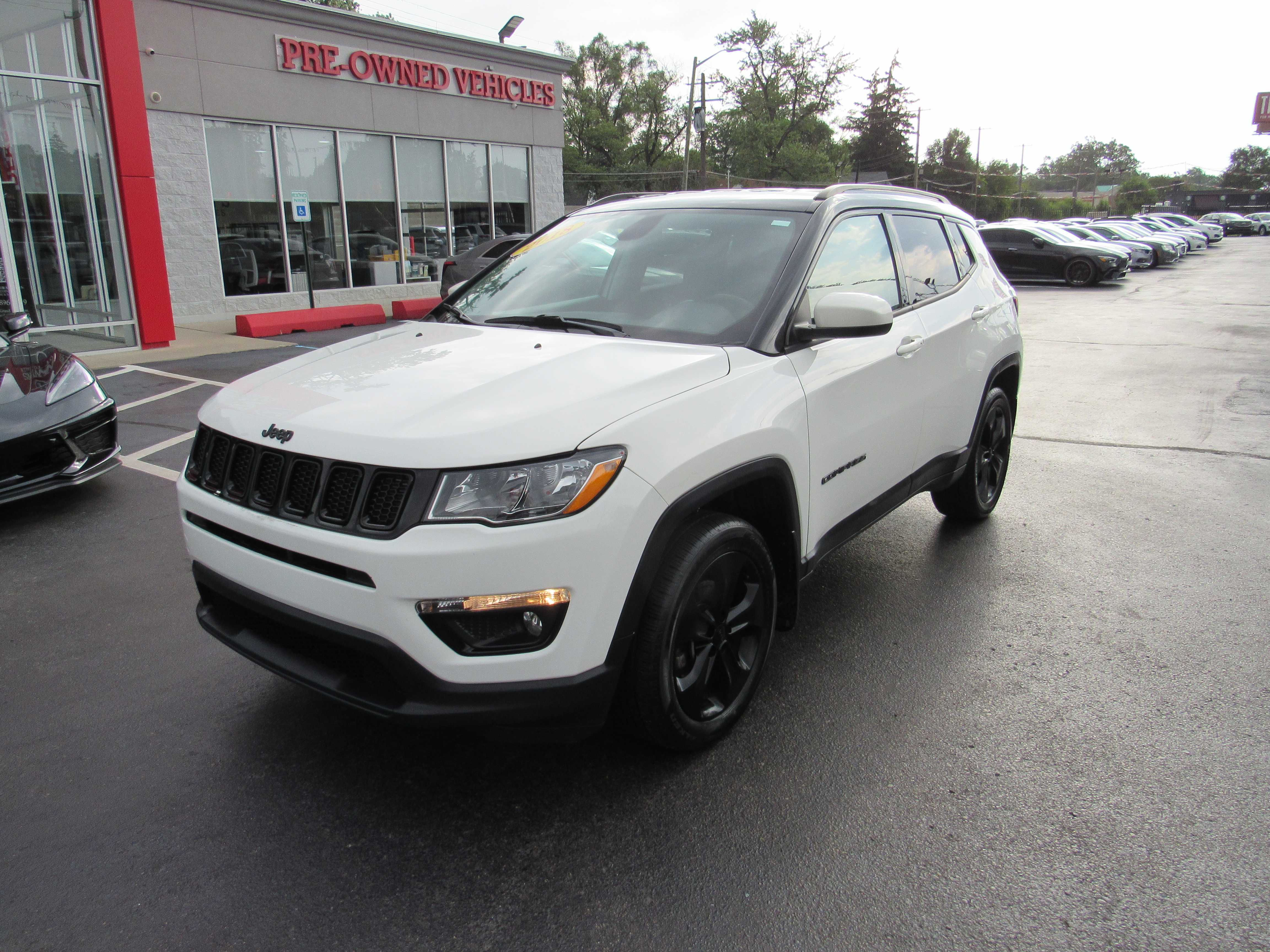 WHITE, 2018 JEEP COMPASS Thumnail Image 2