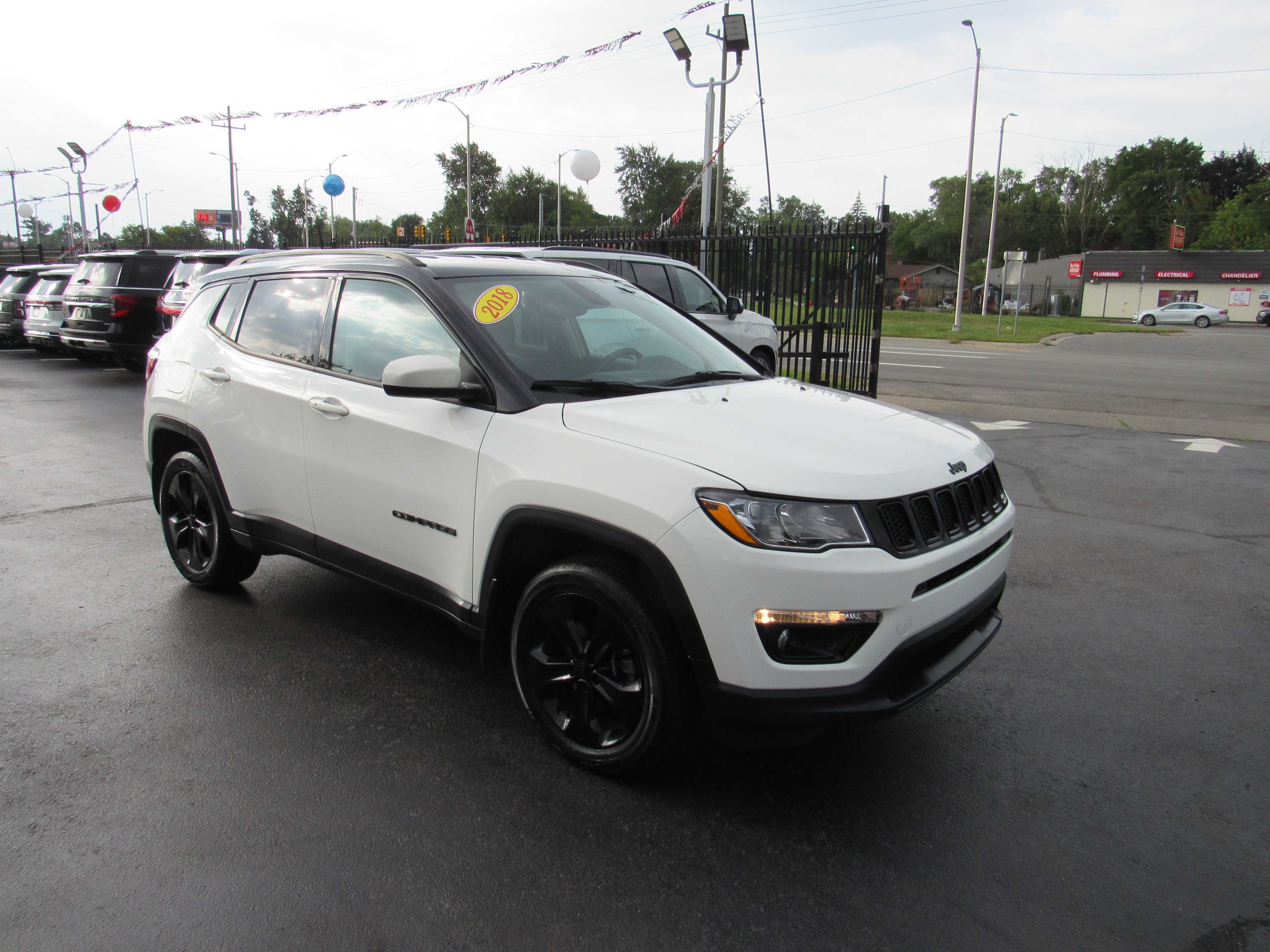 WHITE, 2018 JEEP COMPASS Thumnail Image 4