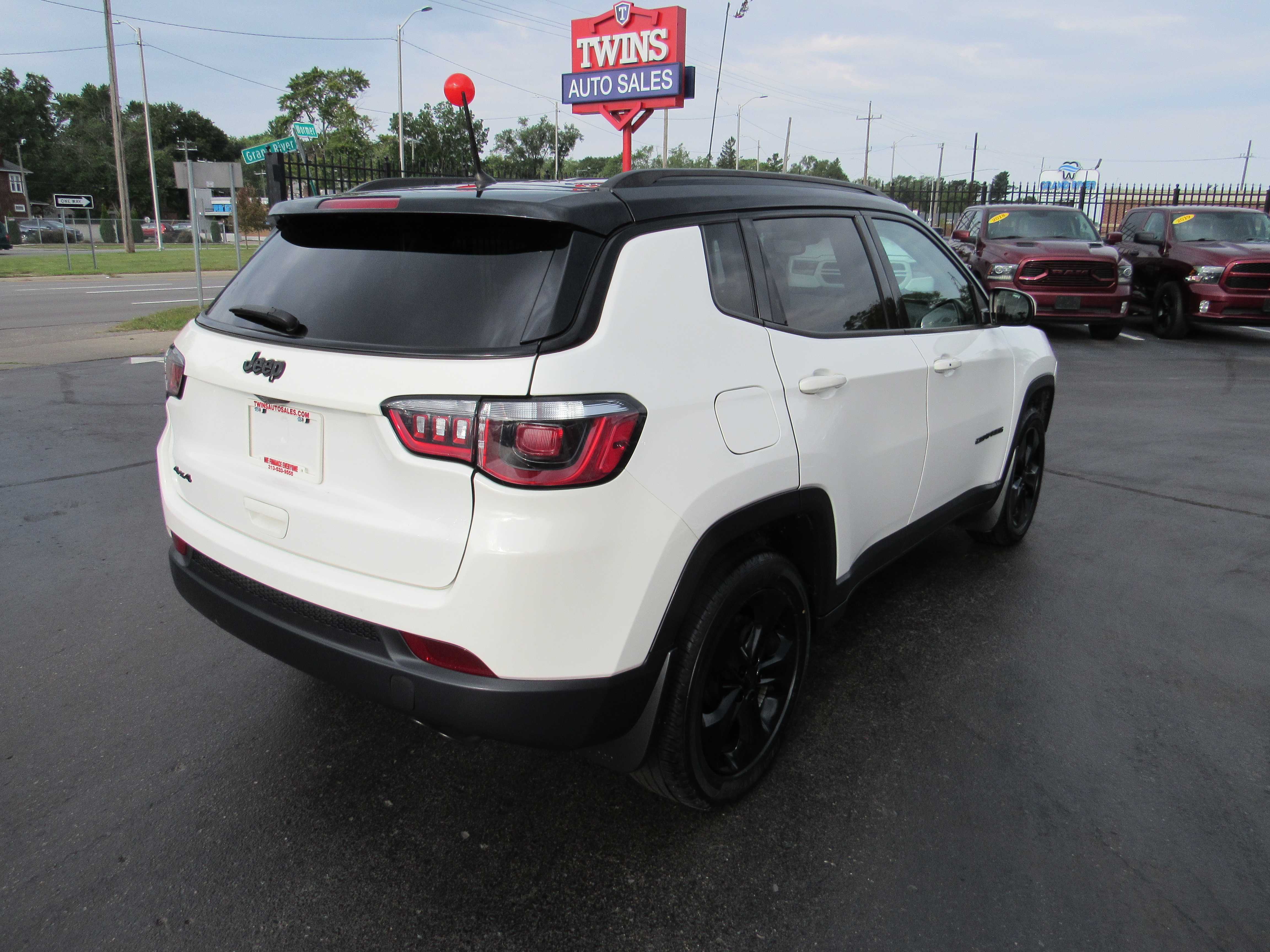 WHITE, 2018 JEEP COMPASS Thumnail Image 6