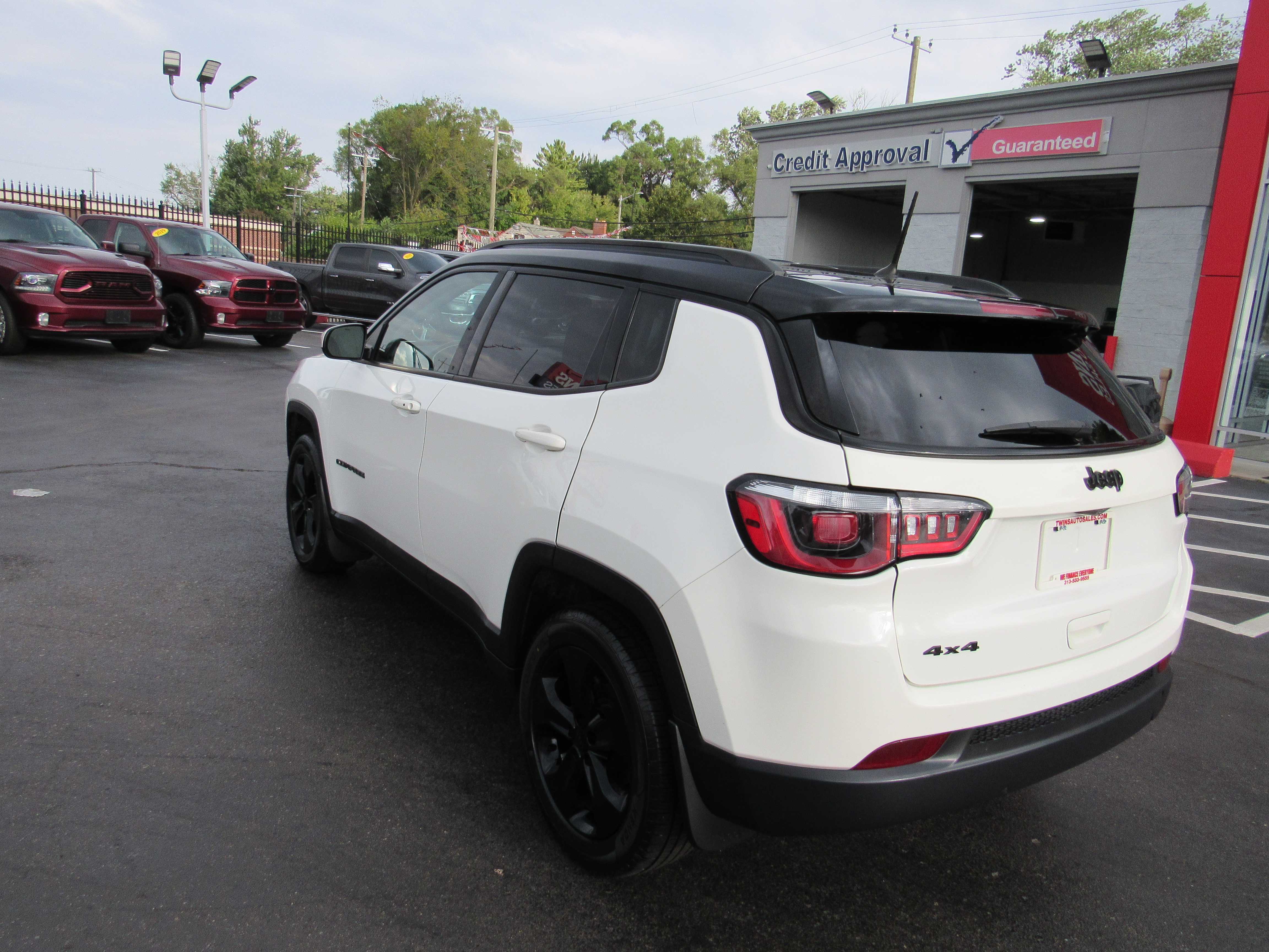 WHITE, 2018 JEEP COMPASS Thumnail Image 8