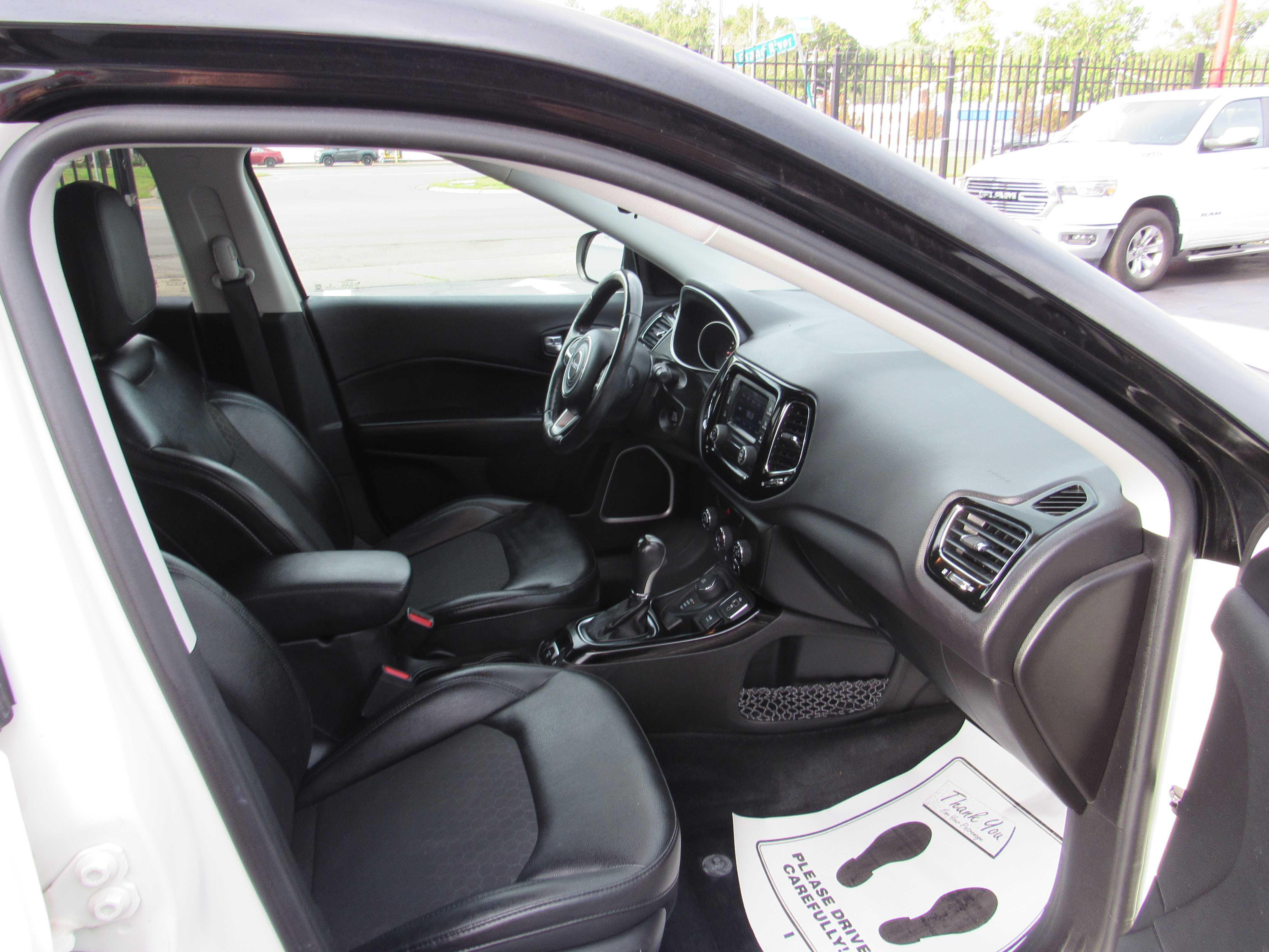 WHITE, 2018 JEEP COMPASS Thumnail Image 9