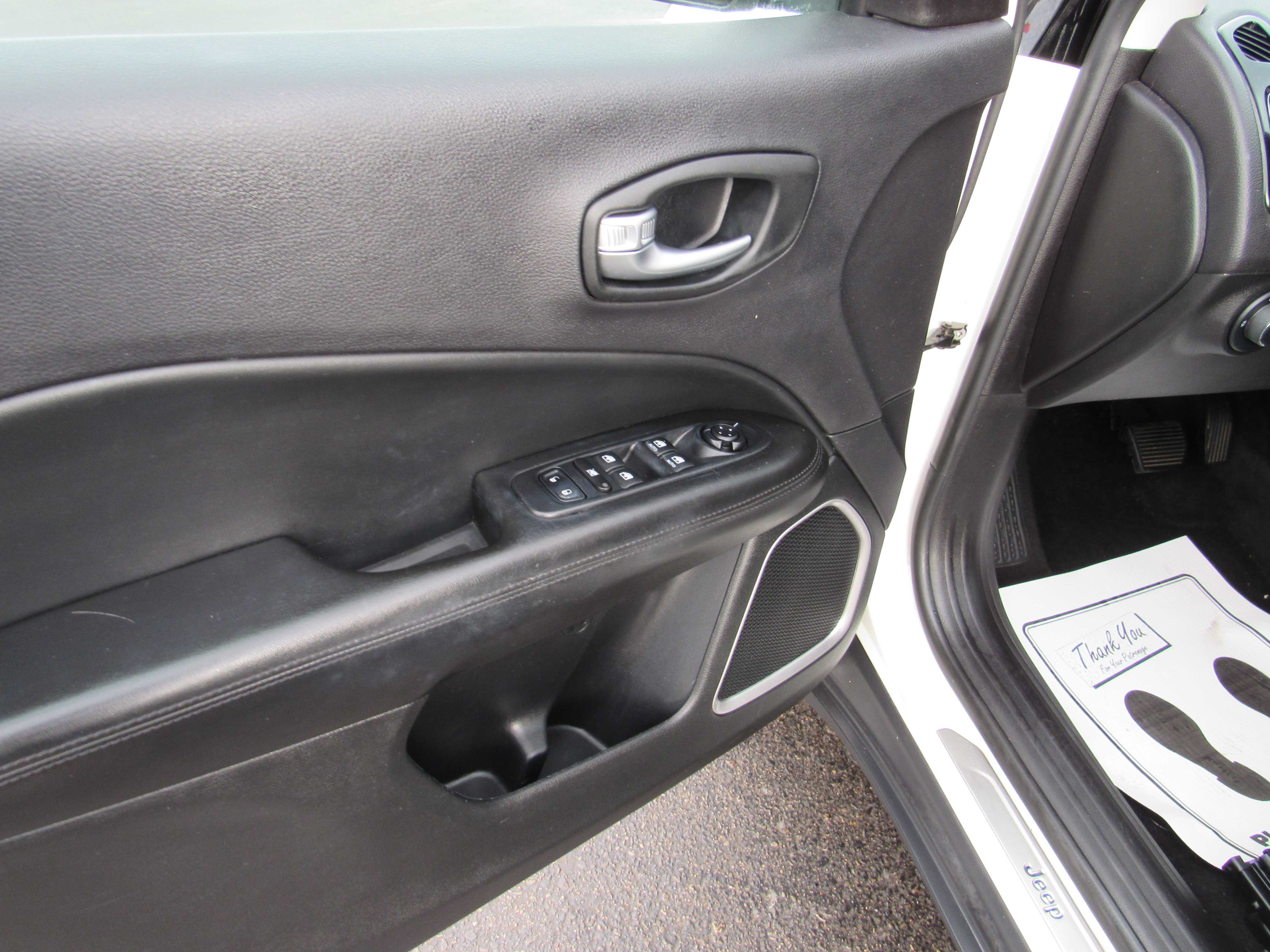 WHITE, 2018 JEEP COMPASS Thumnail Image 14