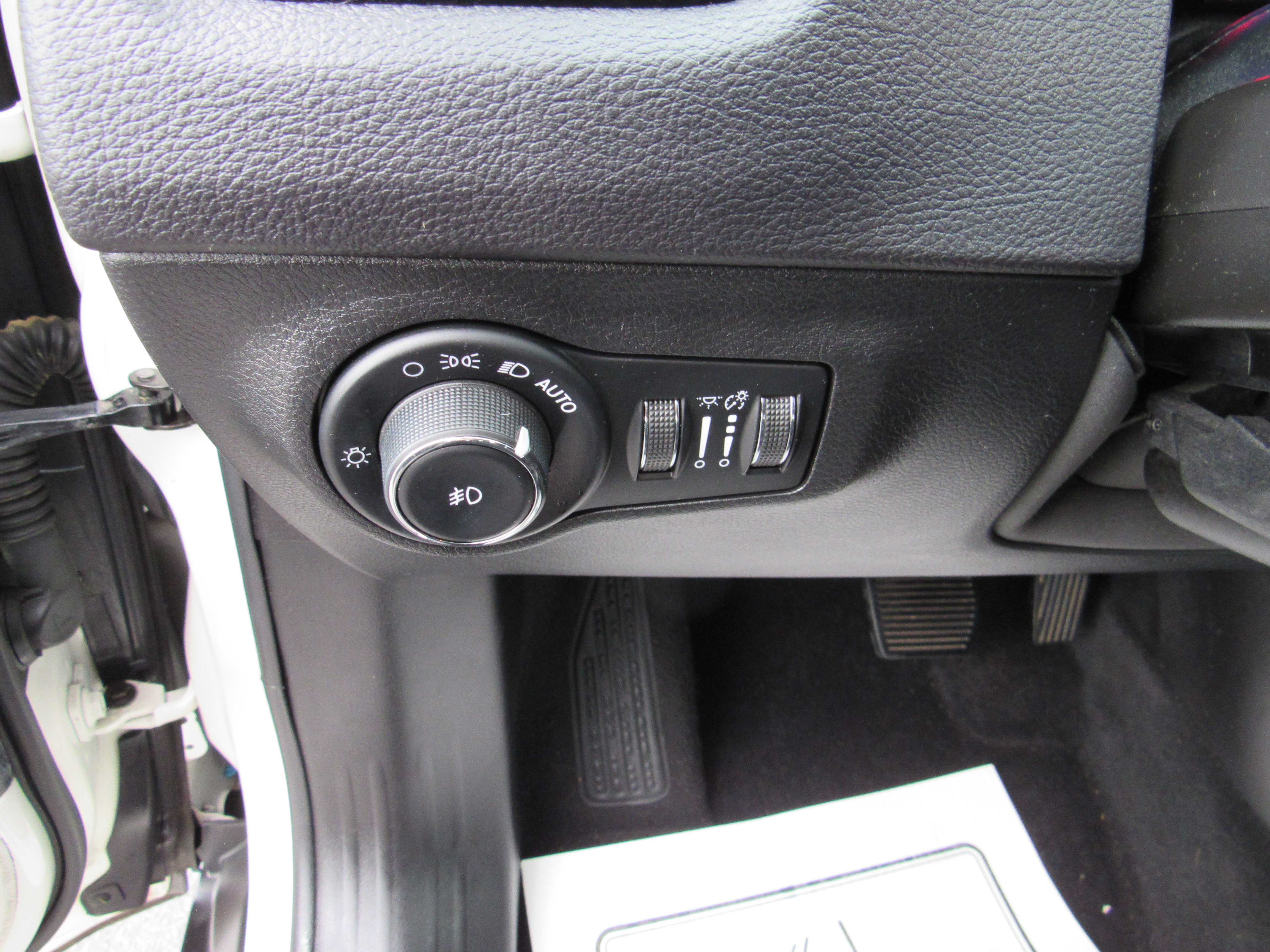 WHITE, 2018 JEEP COMPASS Thumnail Image 15