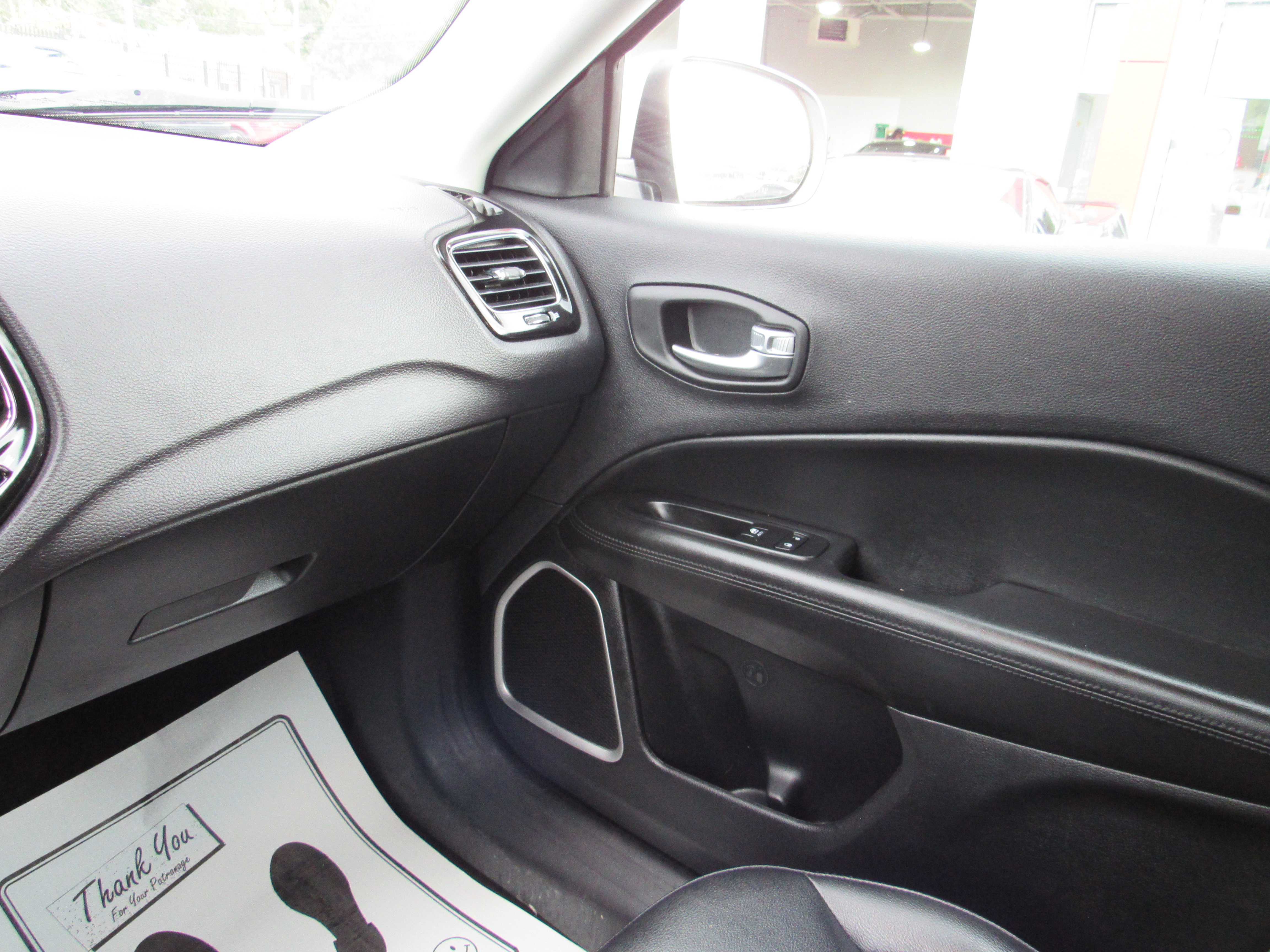 WHITE, 2018 JEEP COMPASS Thumnail Image 18