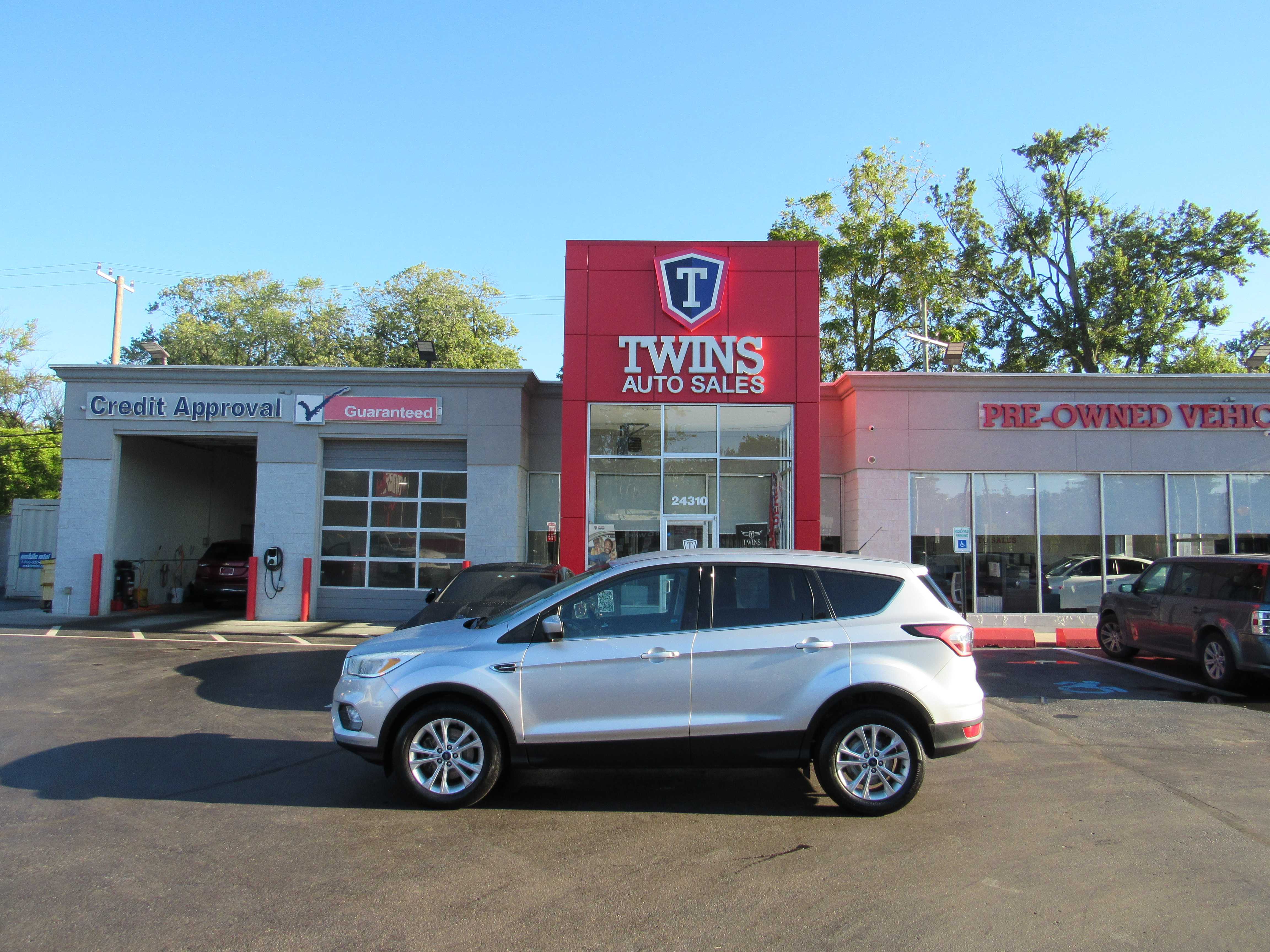 SILVER, 2017 FORD ESCAPE Thumnail Image 1