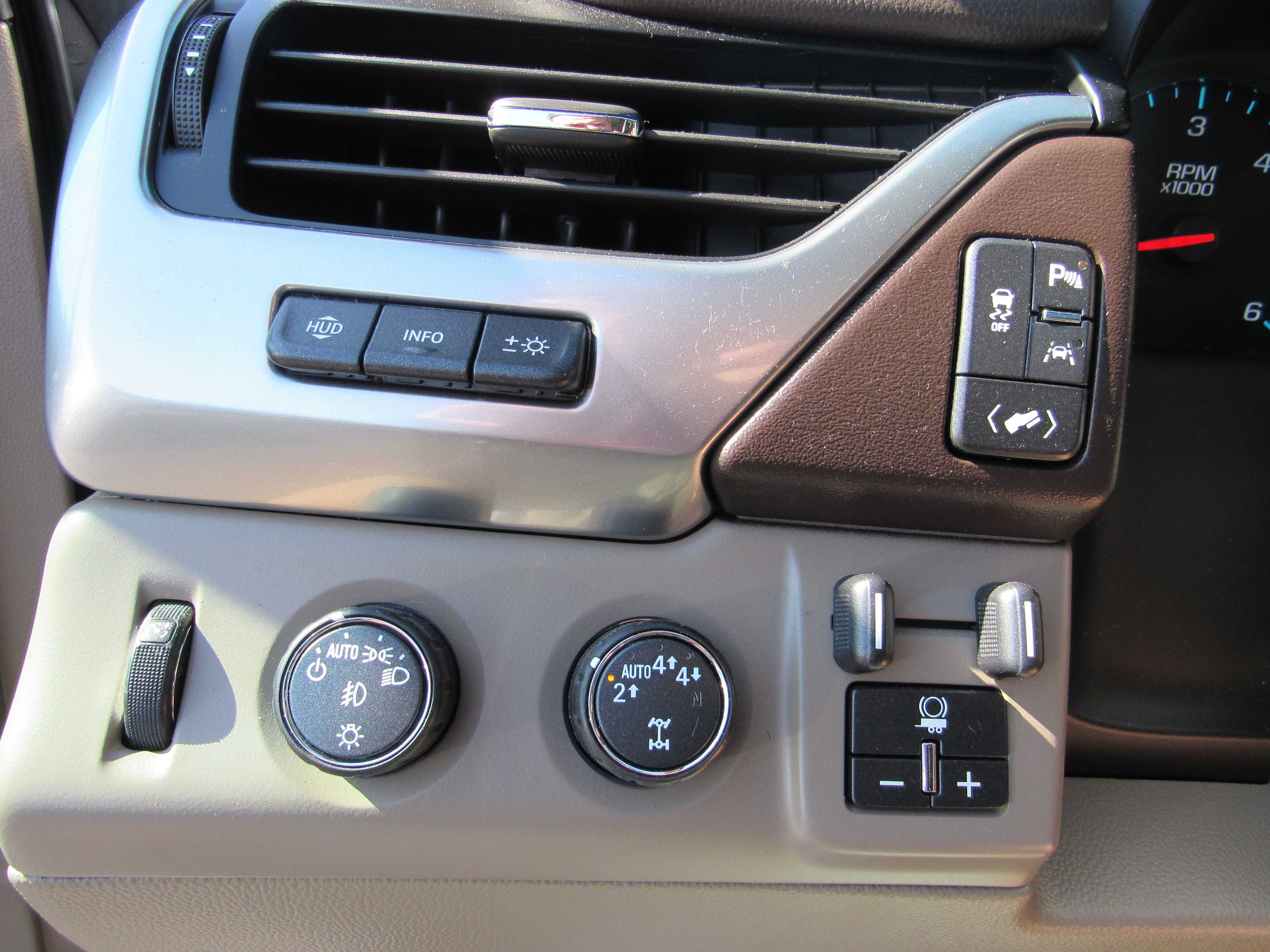 GREY, 2020 CHEVROLET TAHOE Thumnail Image 22