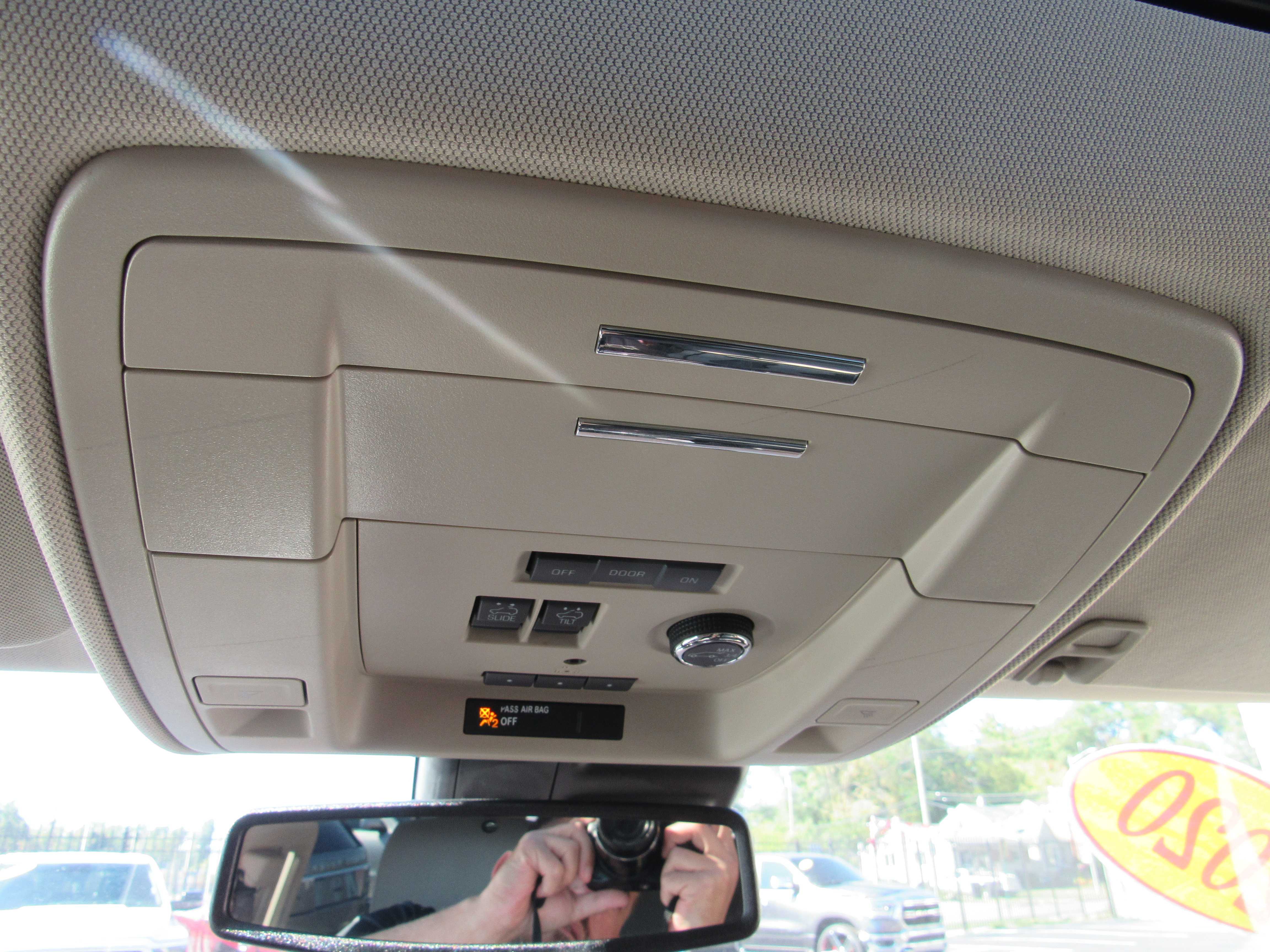 GREY, 2020 CHEVROLET TAHOE Thumnail Image 24