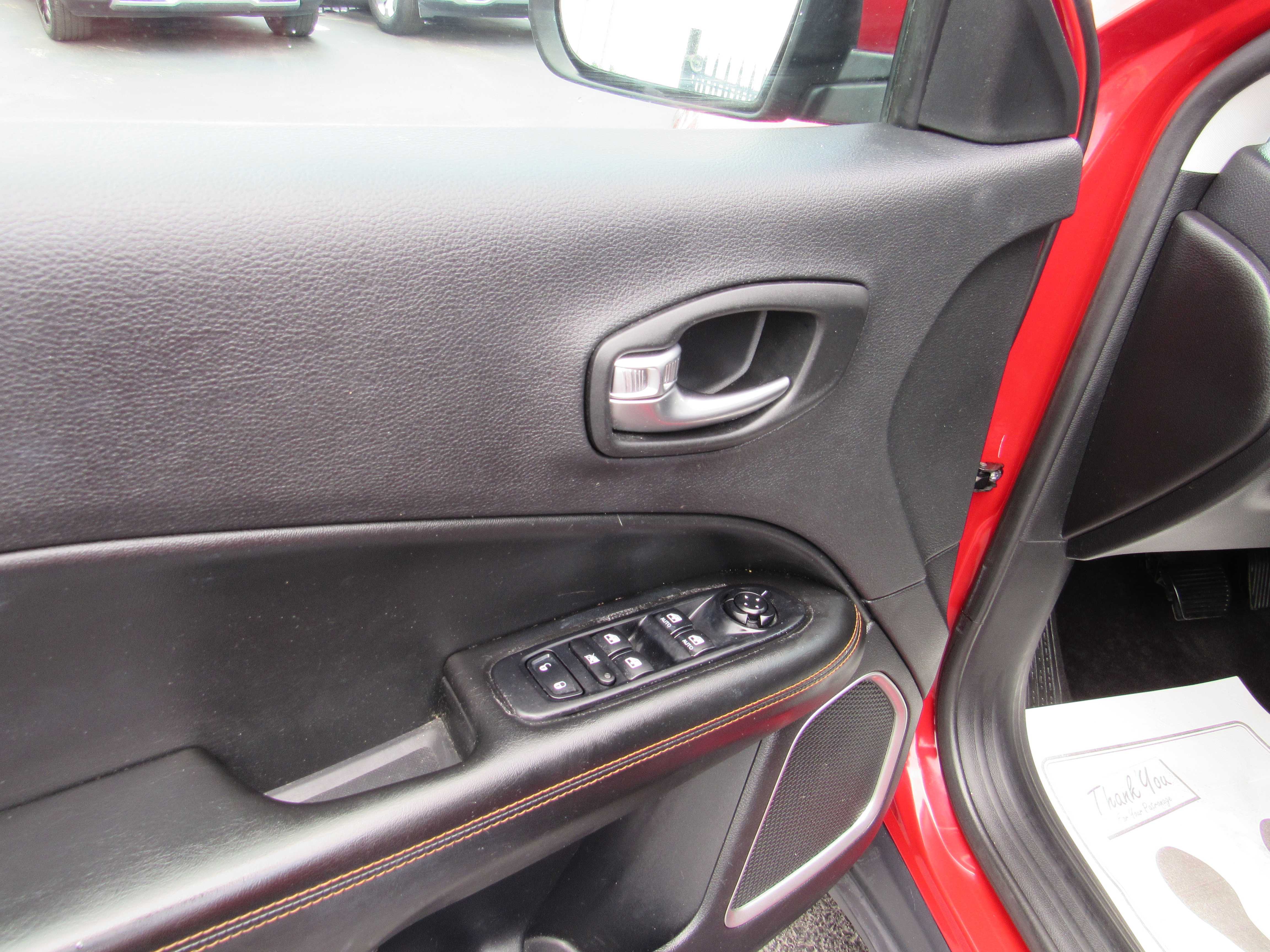 RED, 2019 JEEP COMPASS Thumnail Image 12