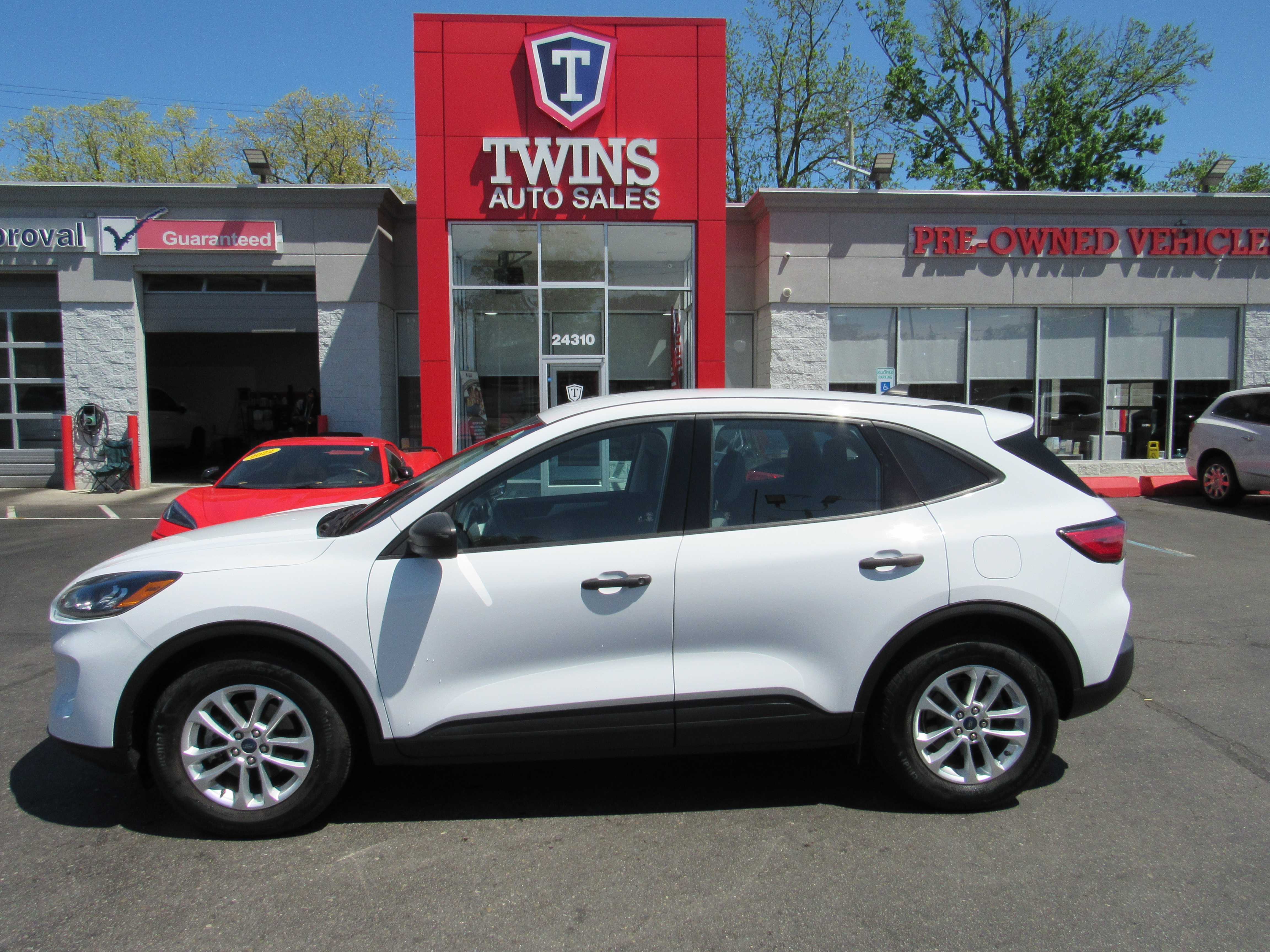 WHITE, 2021 FORD ESCAPE Thumnail Image 1