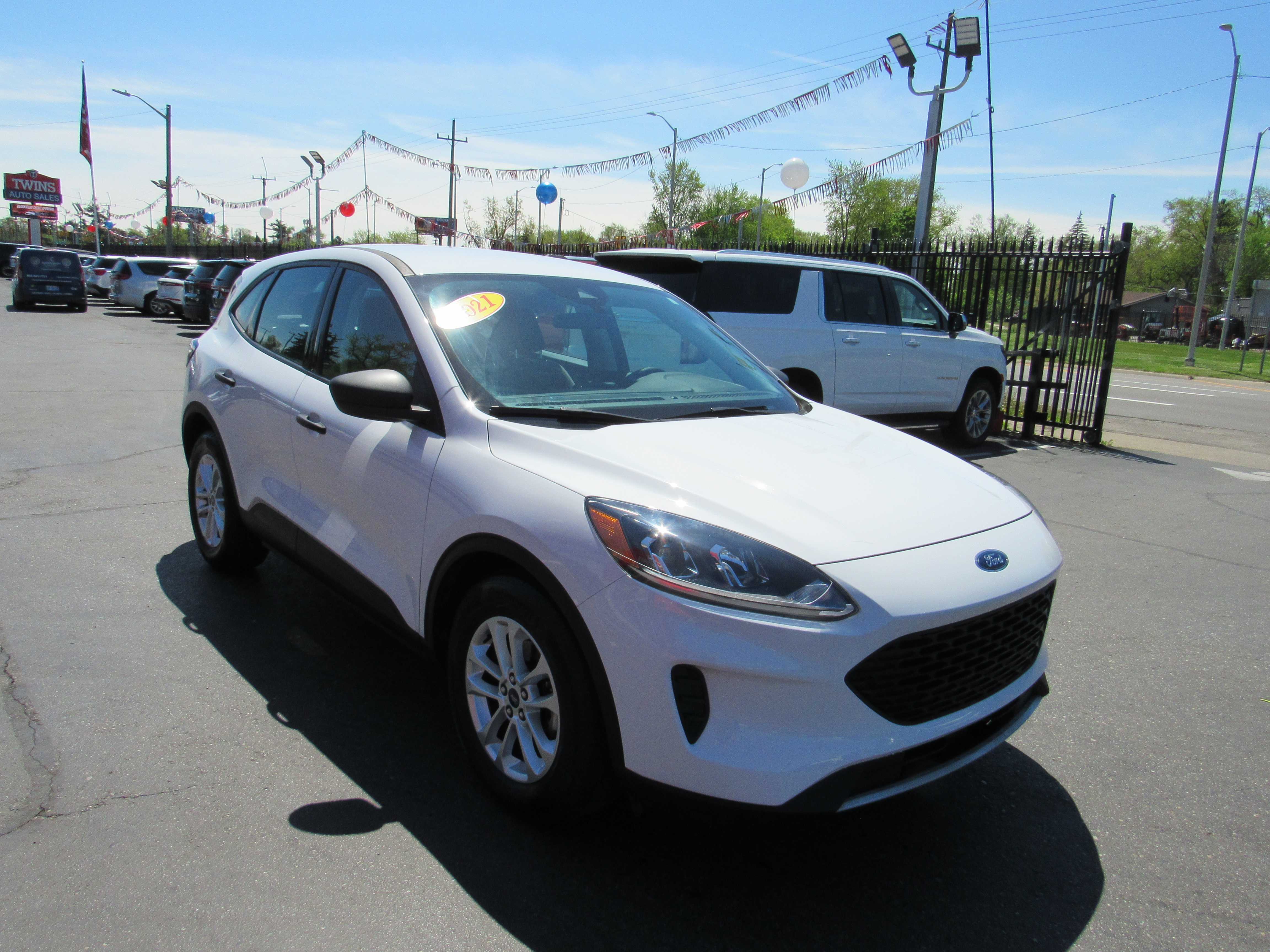 WHITE, 2021 FORD ESCAPE Thumnail Image 4
