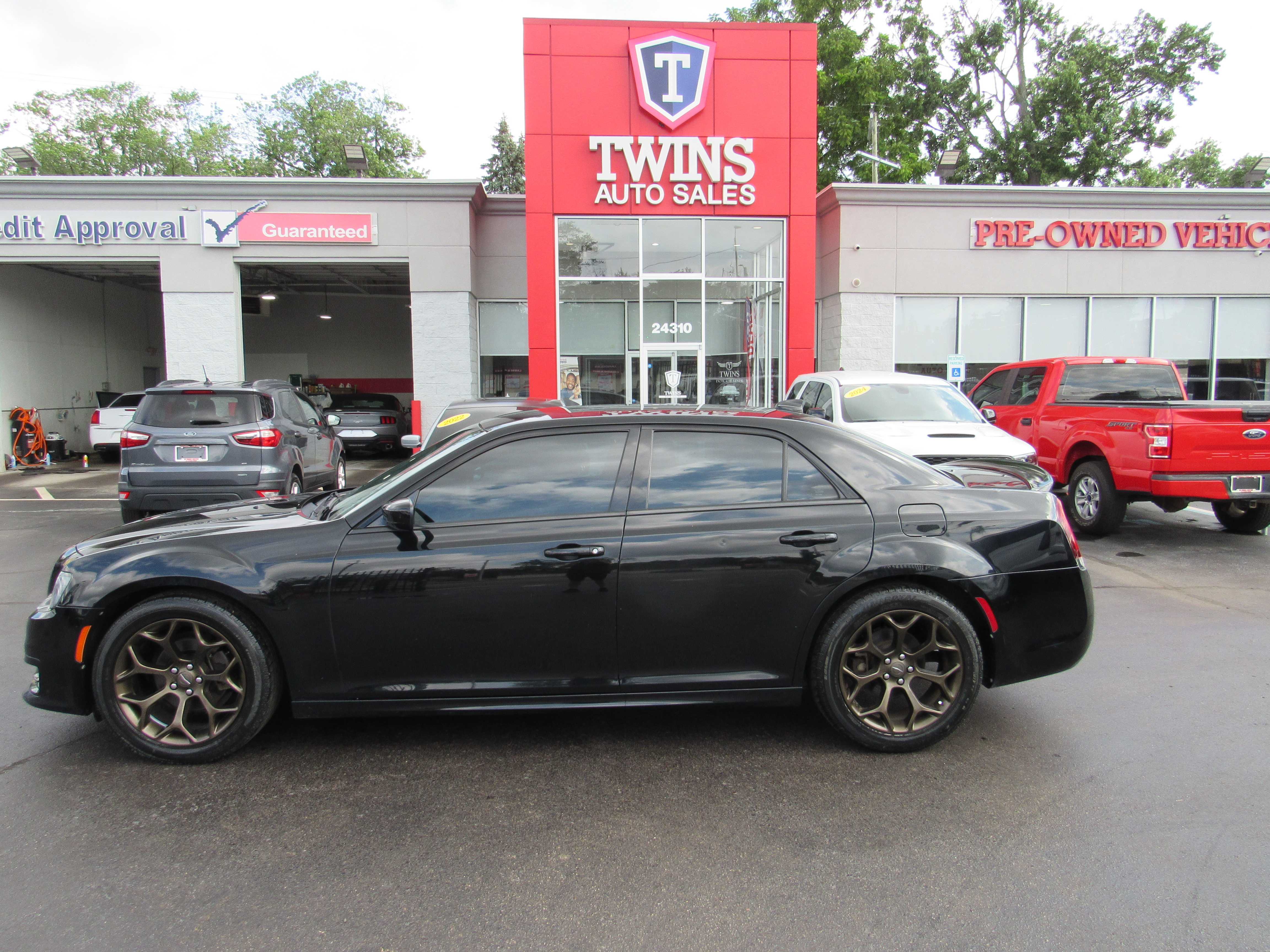 BLACK, 2017 CHRYSLER 300 Thumnail Image 1