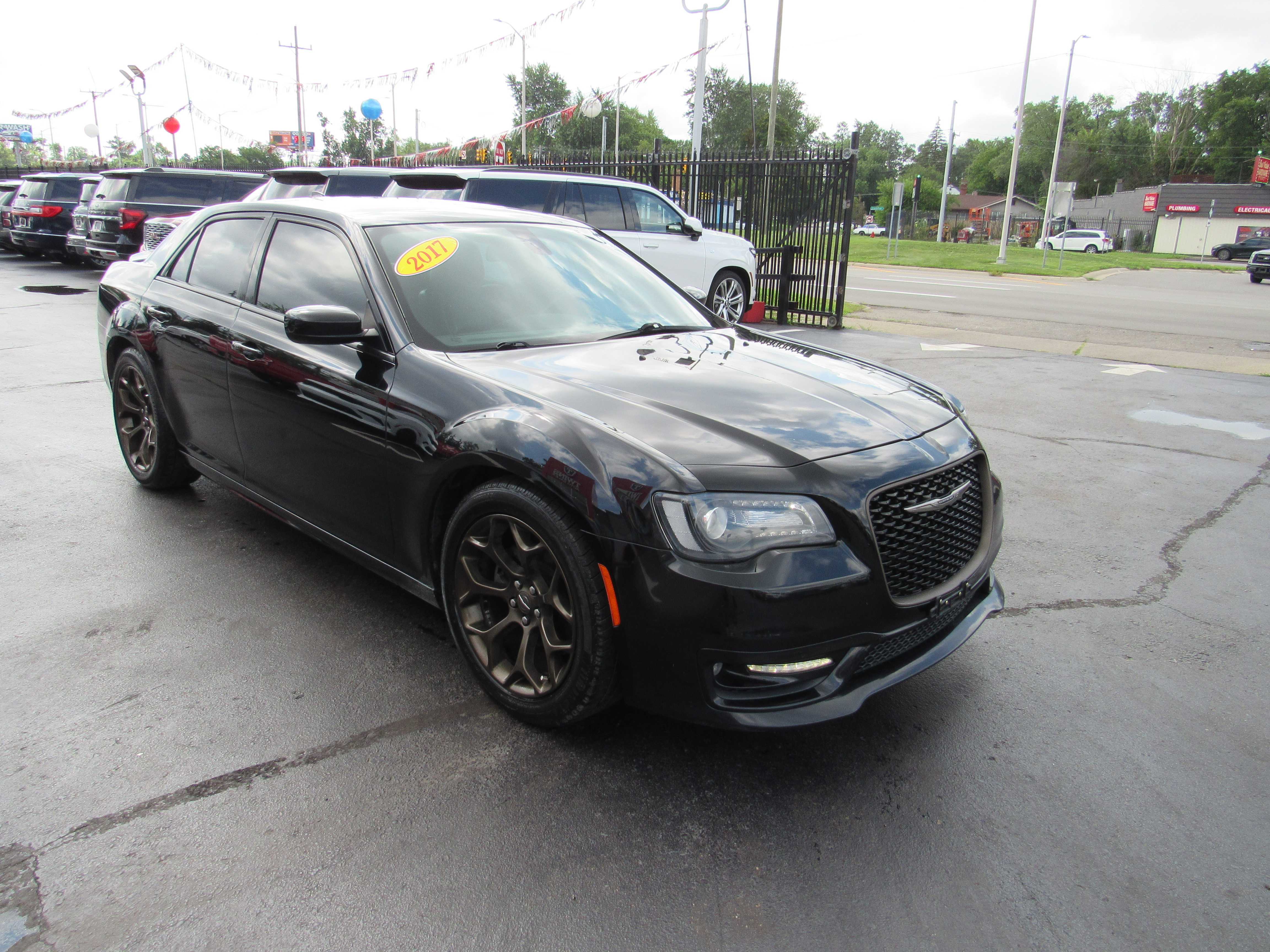 BLACK, 2017 CHRYSLER 300 Thumnail Image 4