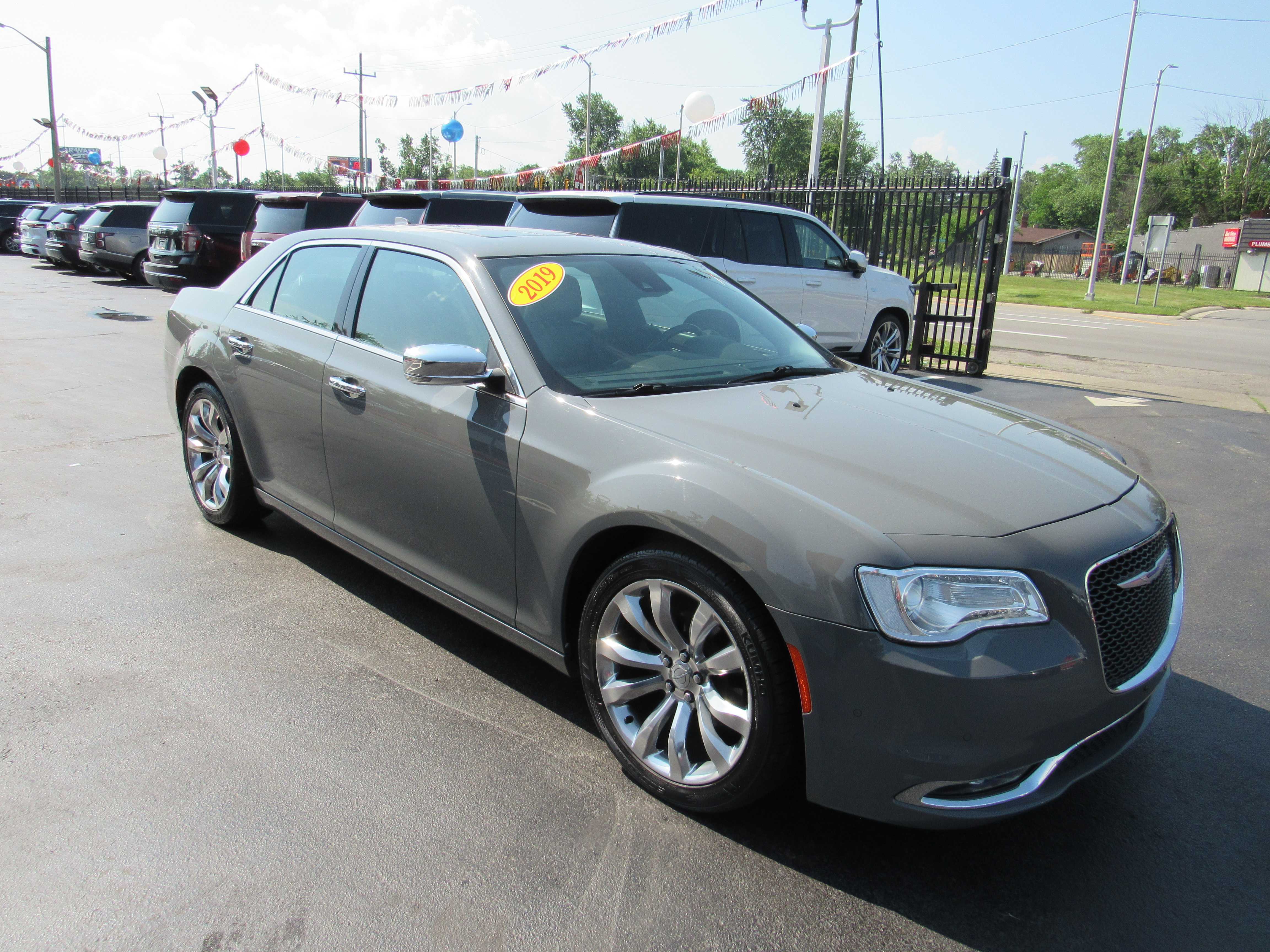 GREY, 2019 CHRYSLER 300 Thumnail Image 4