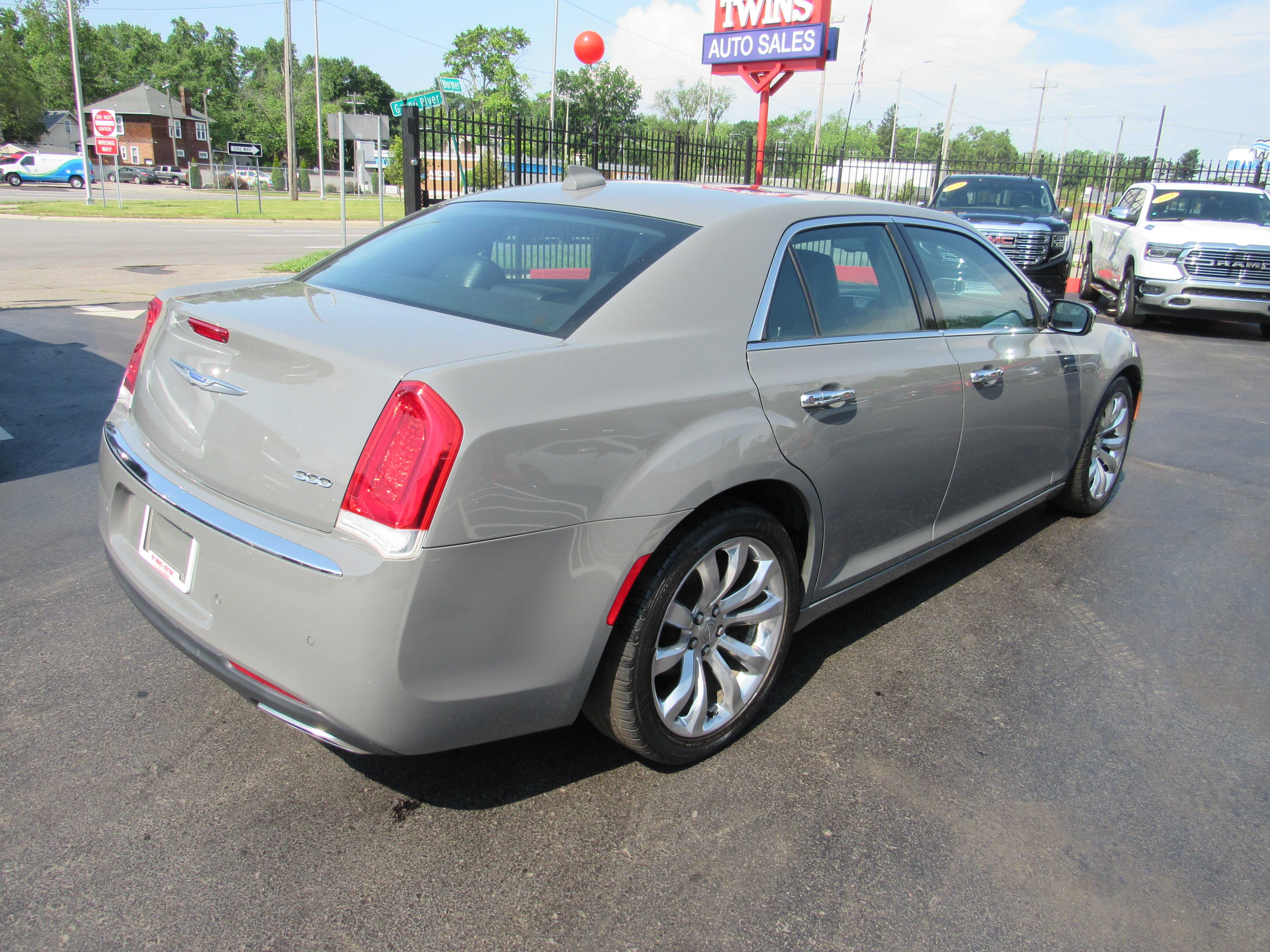 GREY, 2019 CHRYSLER 300 Thumnail Image 6