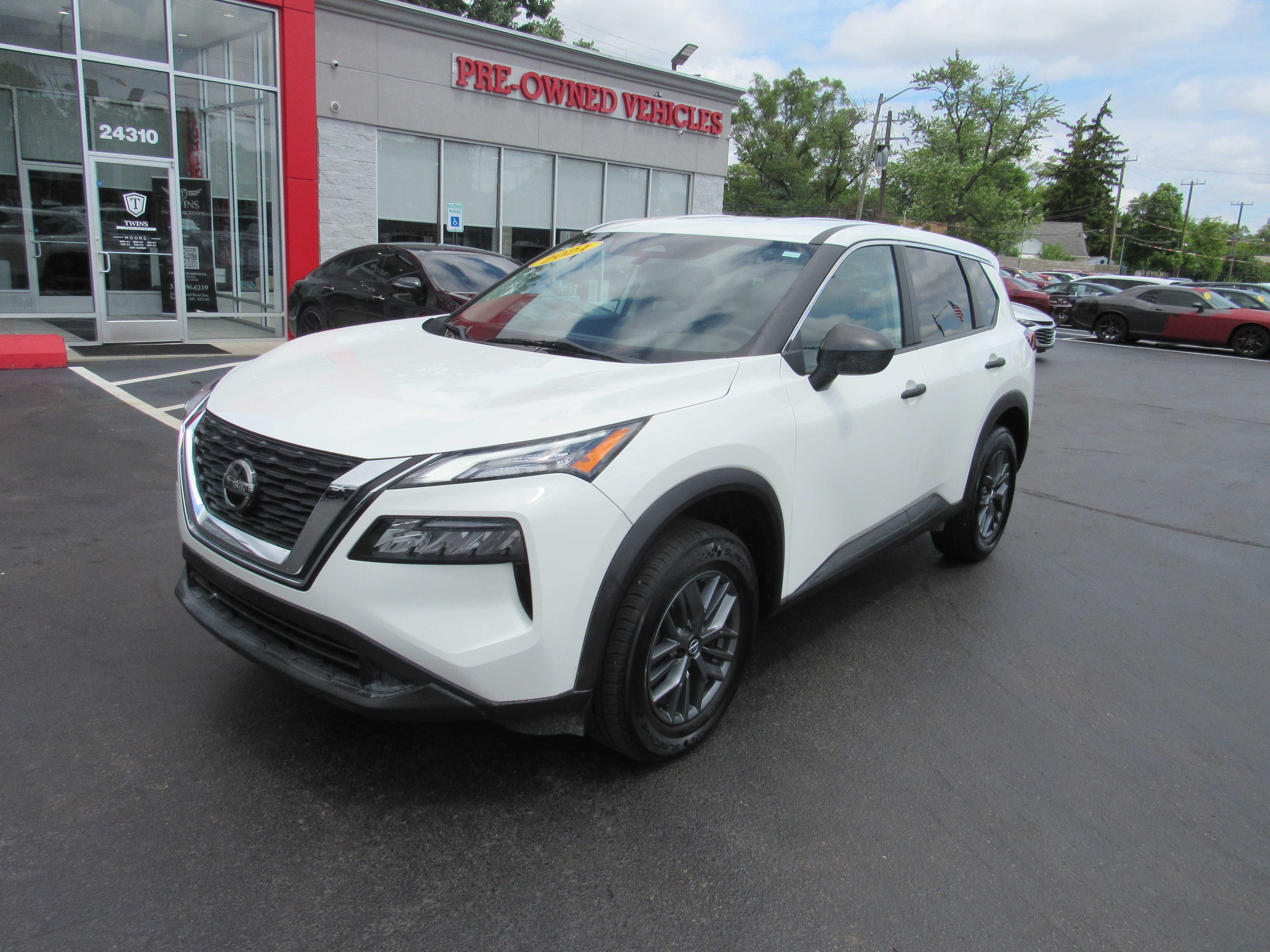 WHITE, 2021 NISSAN ROGUE Thumnail Image 2