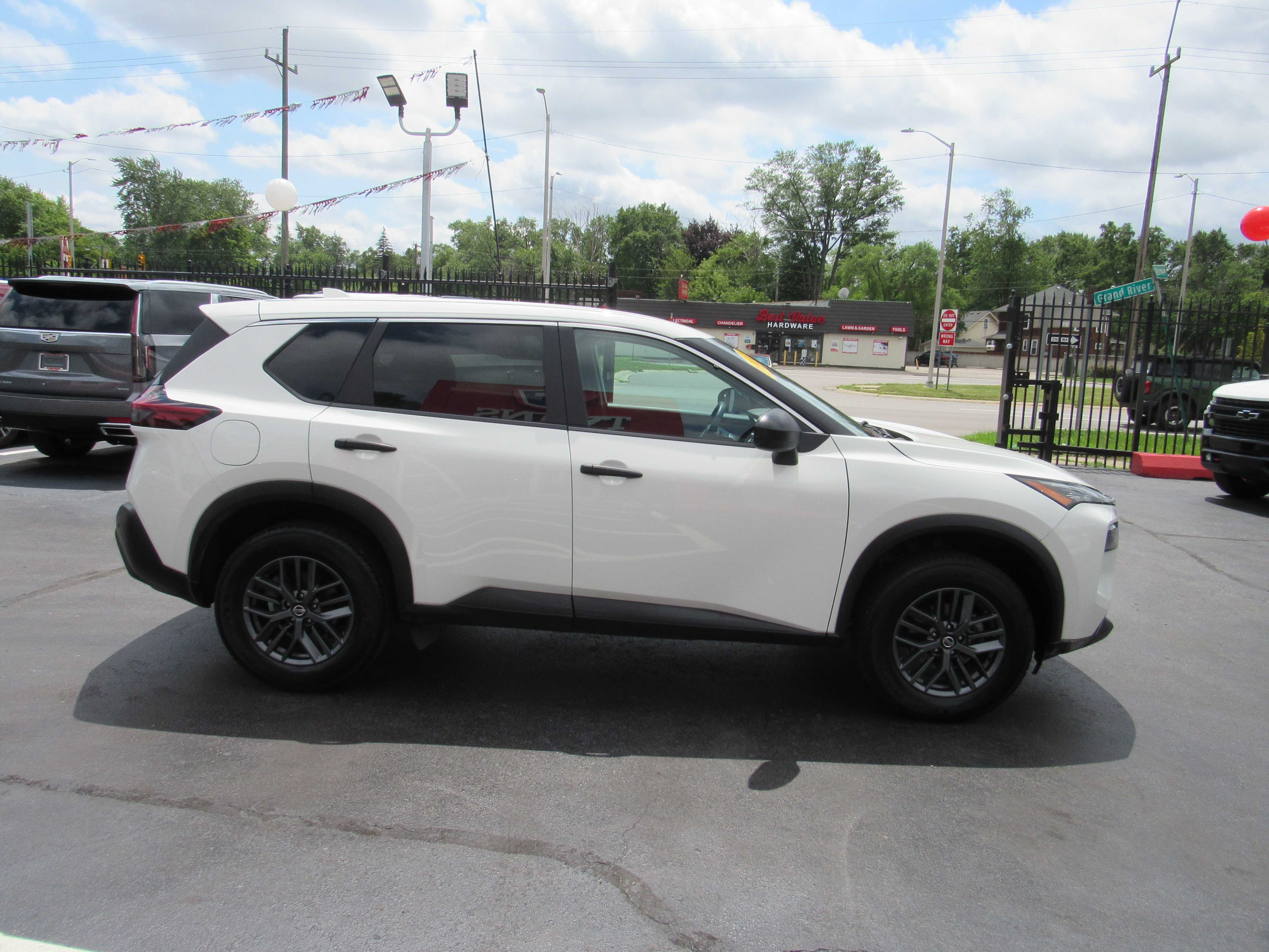 WHITE, 2021 NISSAN ROGUE Thumnail Image 5