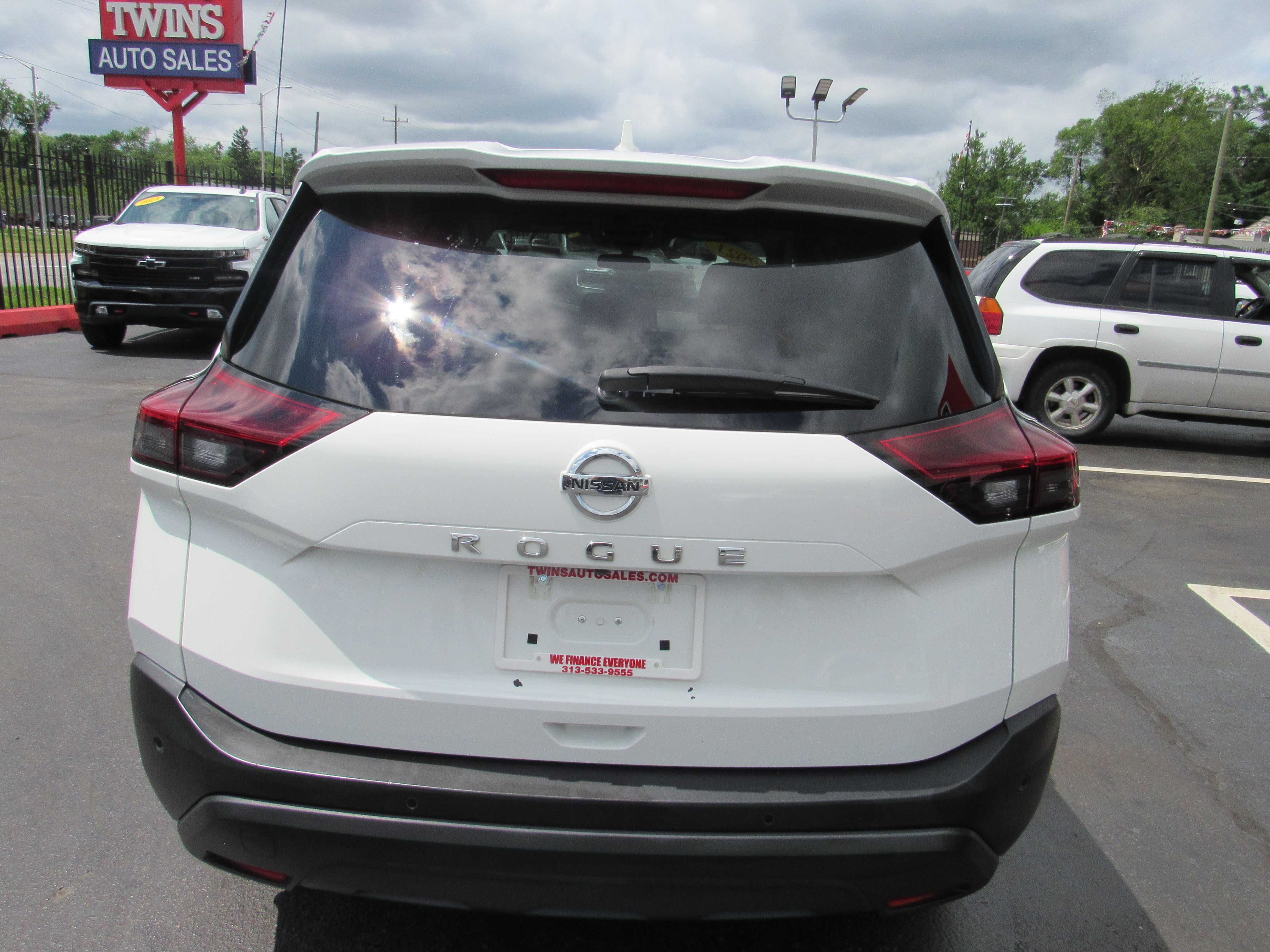 WHITE, 2021 NISSAN ROGUE Thumnail Image 7