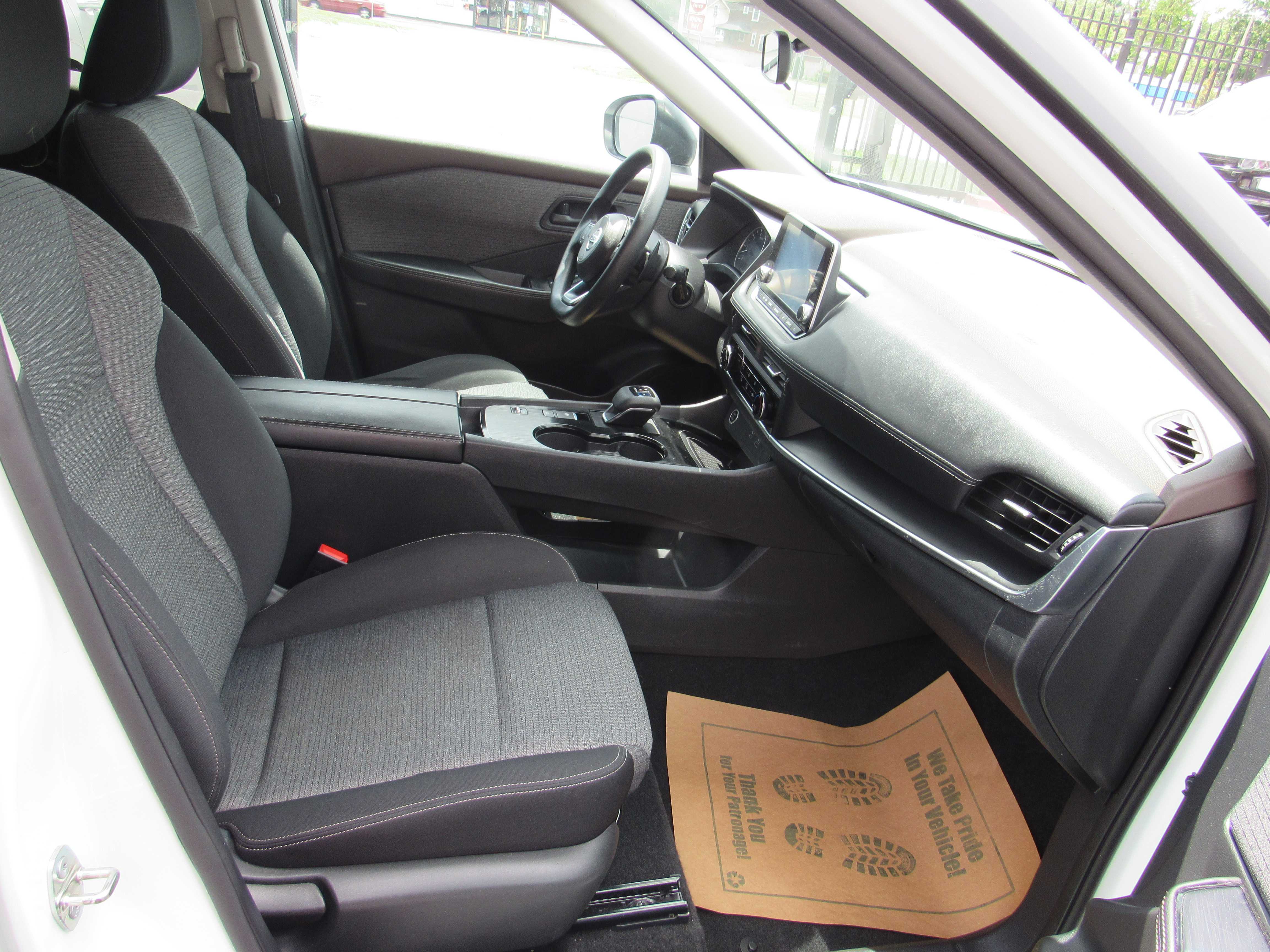 WHITE, 2021 NISSAN ROGUE Thumnail Image 8