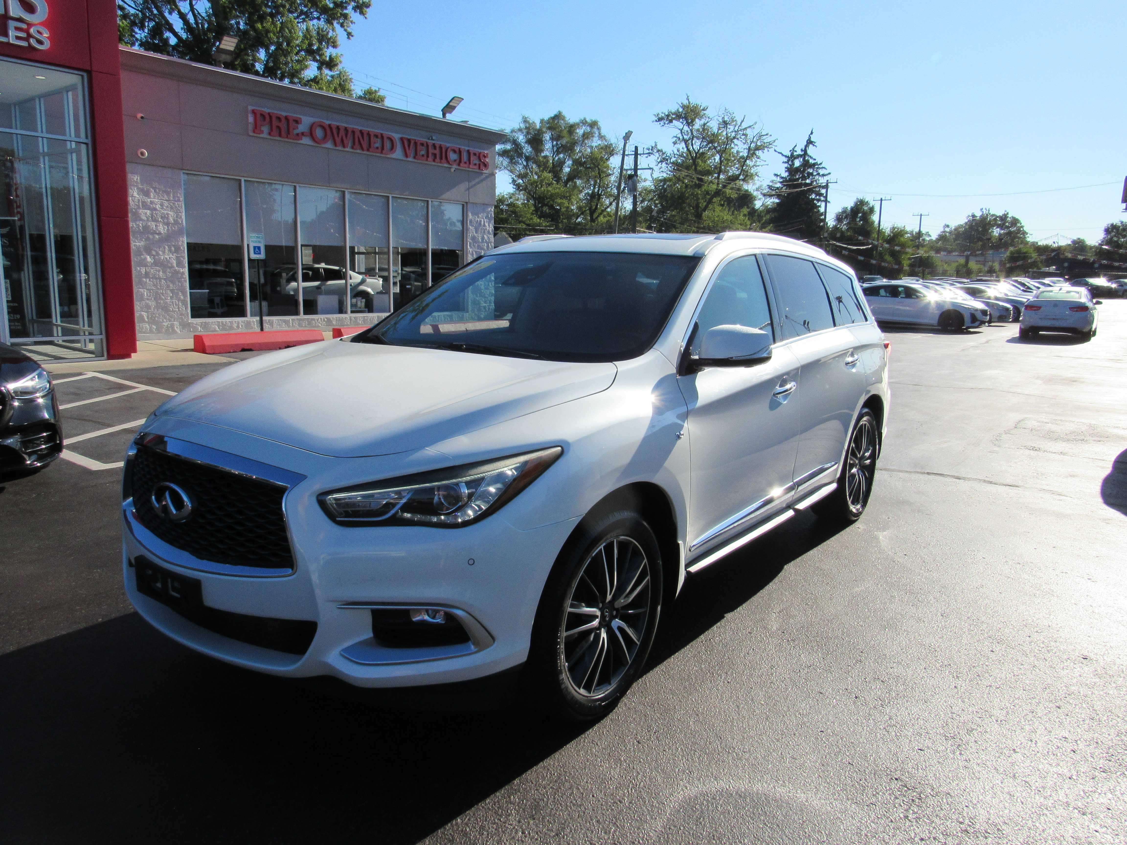 WHITE, 2016 INFINITI QX60 Thumnail Image 2