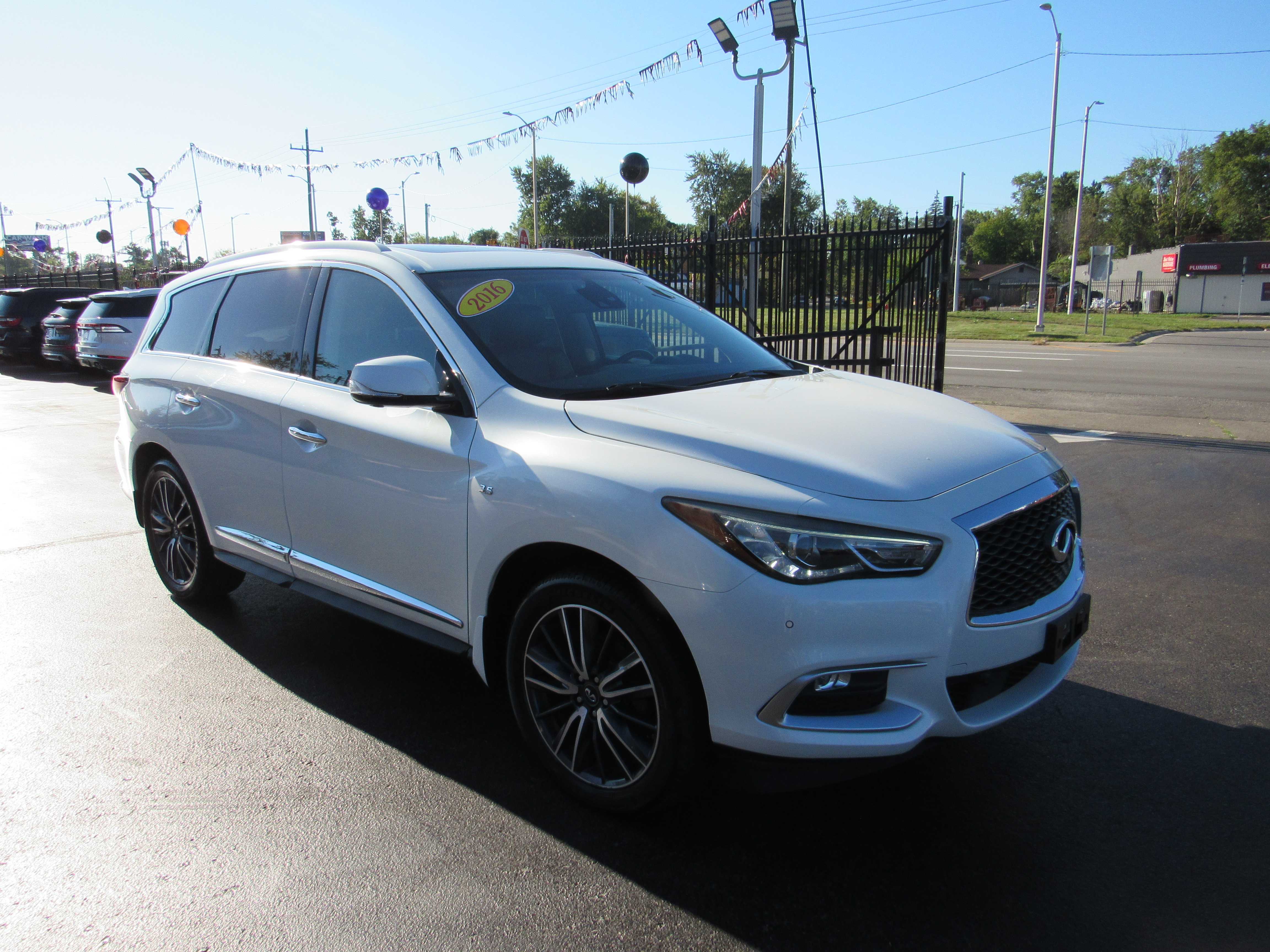 WHITE, 2016 INFINITI QX60 Thumnail Image 4