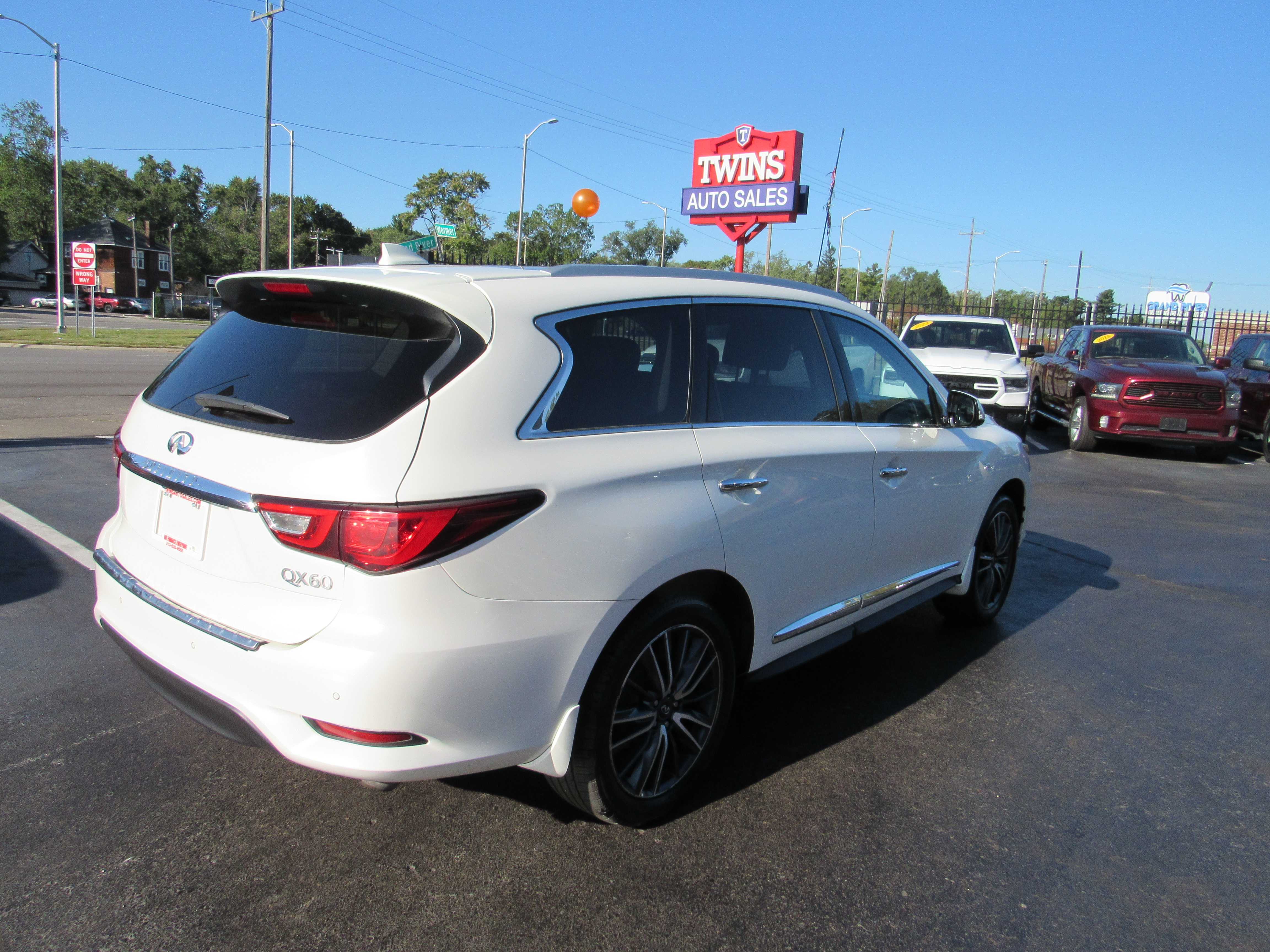 WHITE, 2016 INFINITI QX60 Thumnail Image 6