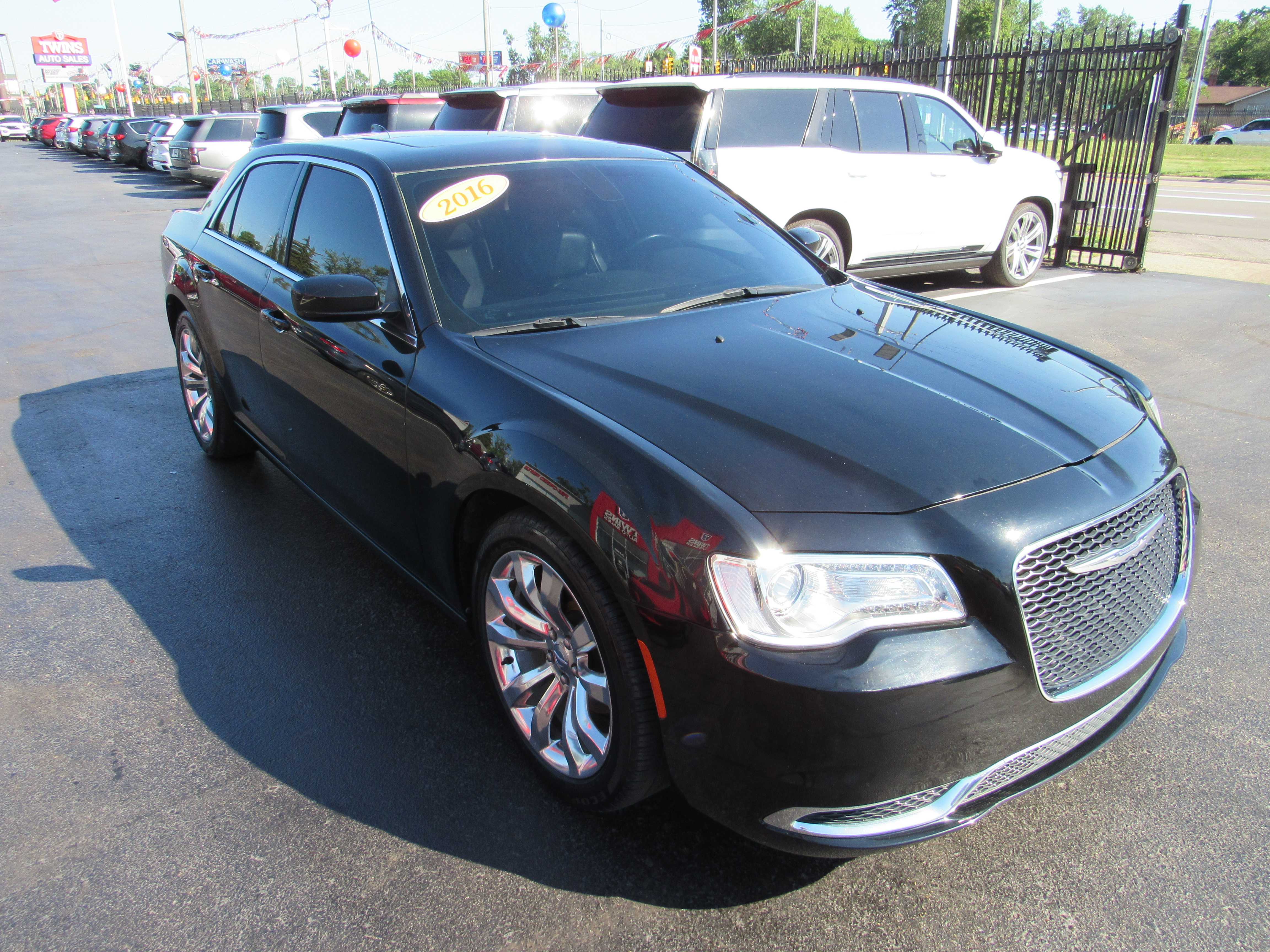 BLACK, 2016 CHRYSLER 300 Thumnail Image 4