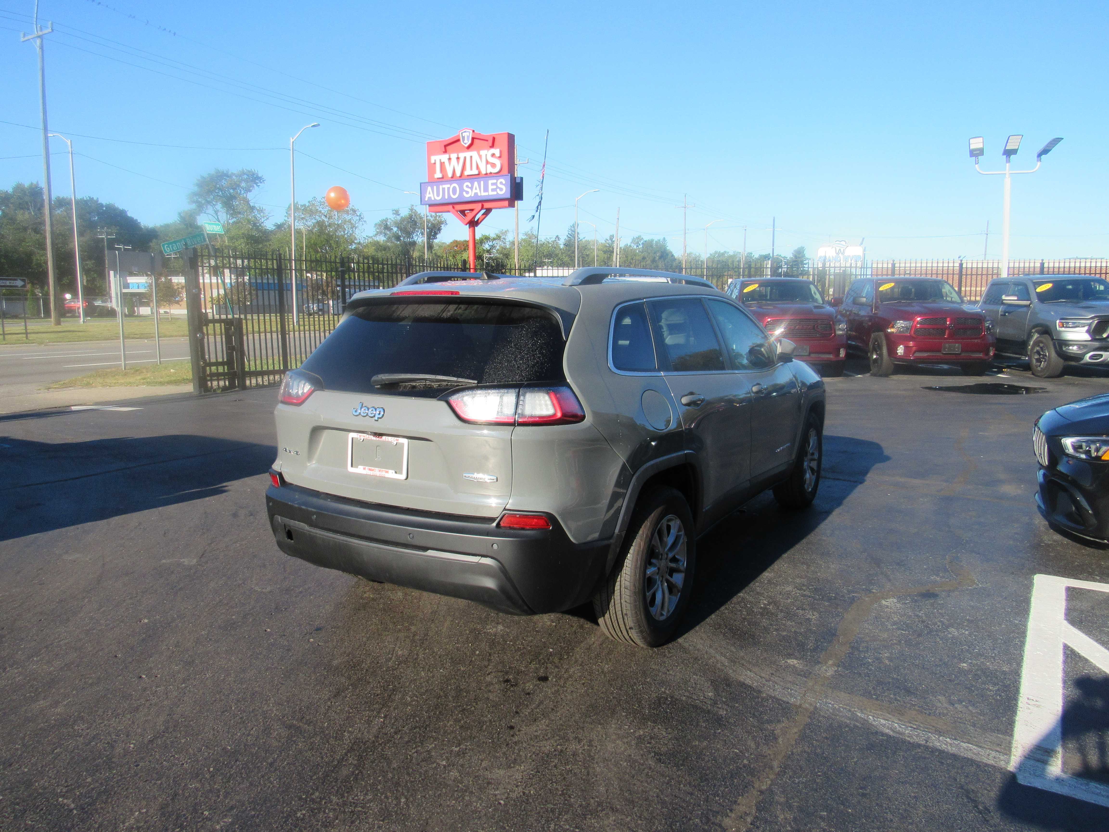 GREY, 2019 JEEP CHEROKEE Thumnail Image 4