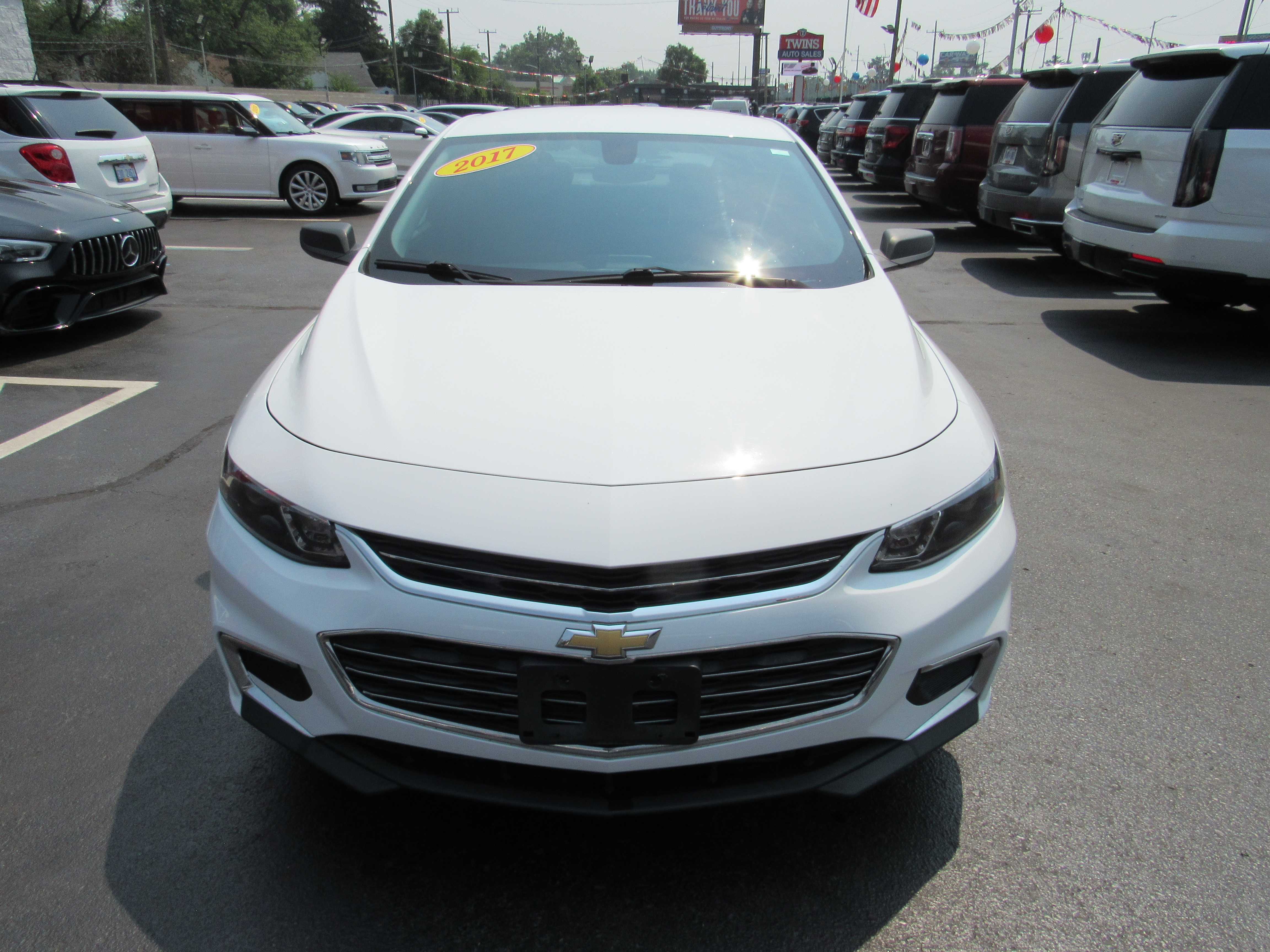 WHITE, 2017 CHEVROLET MALIBU Thumnail Image 3