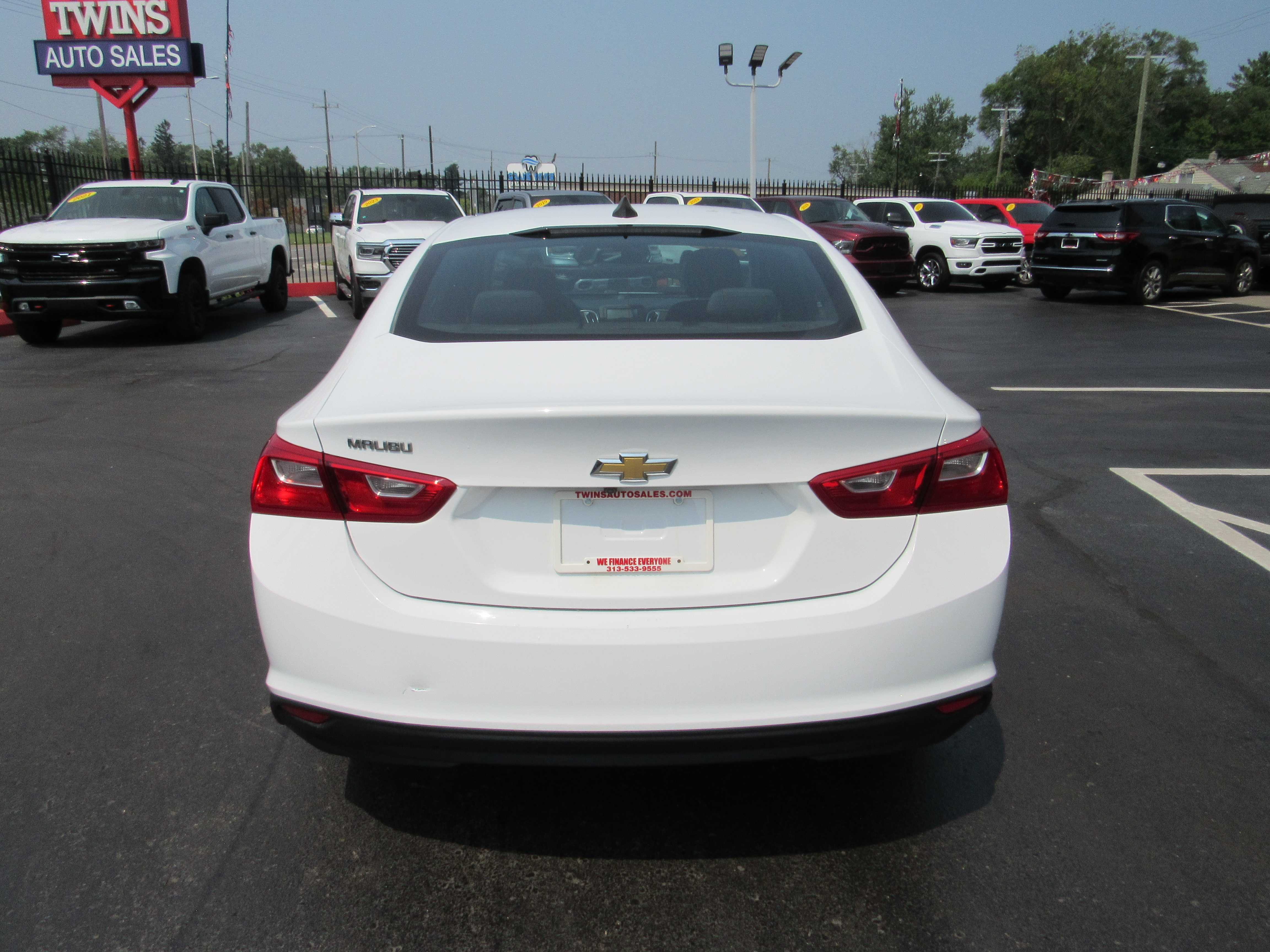 WHITE, 2017 CHEVROLET MALIBU Thumnail Image 7